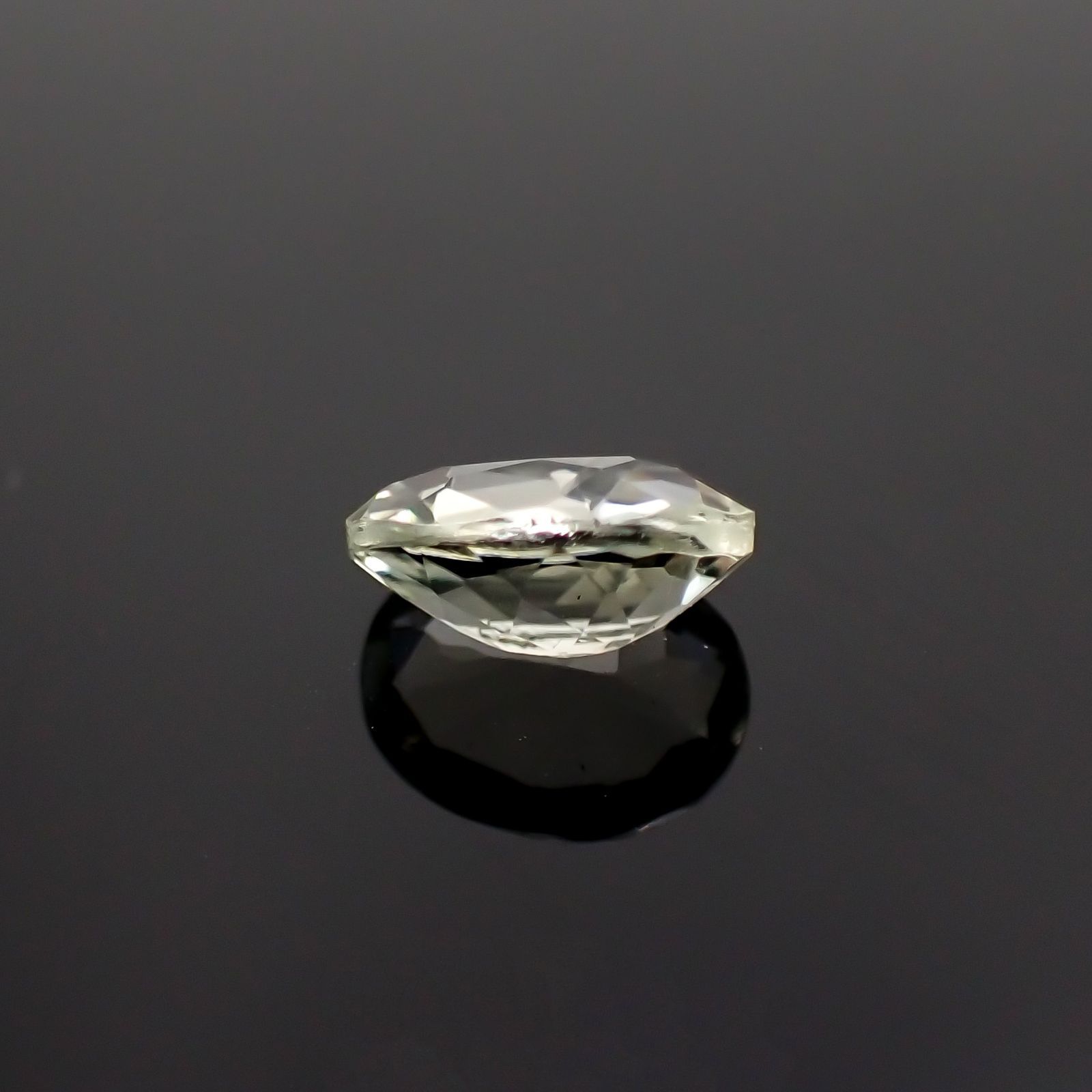 シリマナイト(宝石名シリマナイト)インド産 識別済 1.30ct / 8x6.1mm前後 [221018465]