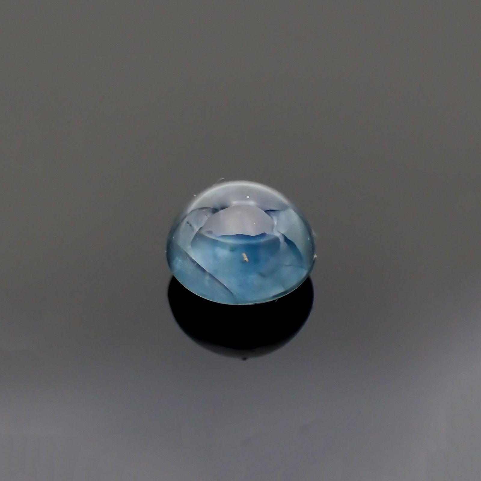 サファイア(宝石名ブルー・サファイア)スリランカ/マダガスカル産 識別済 1.76ct / 6.4x6.4mm前後 [220918155]