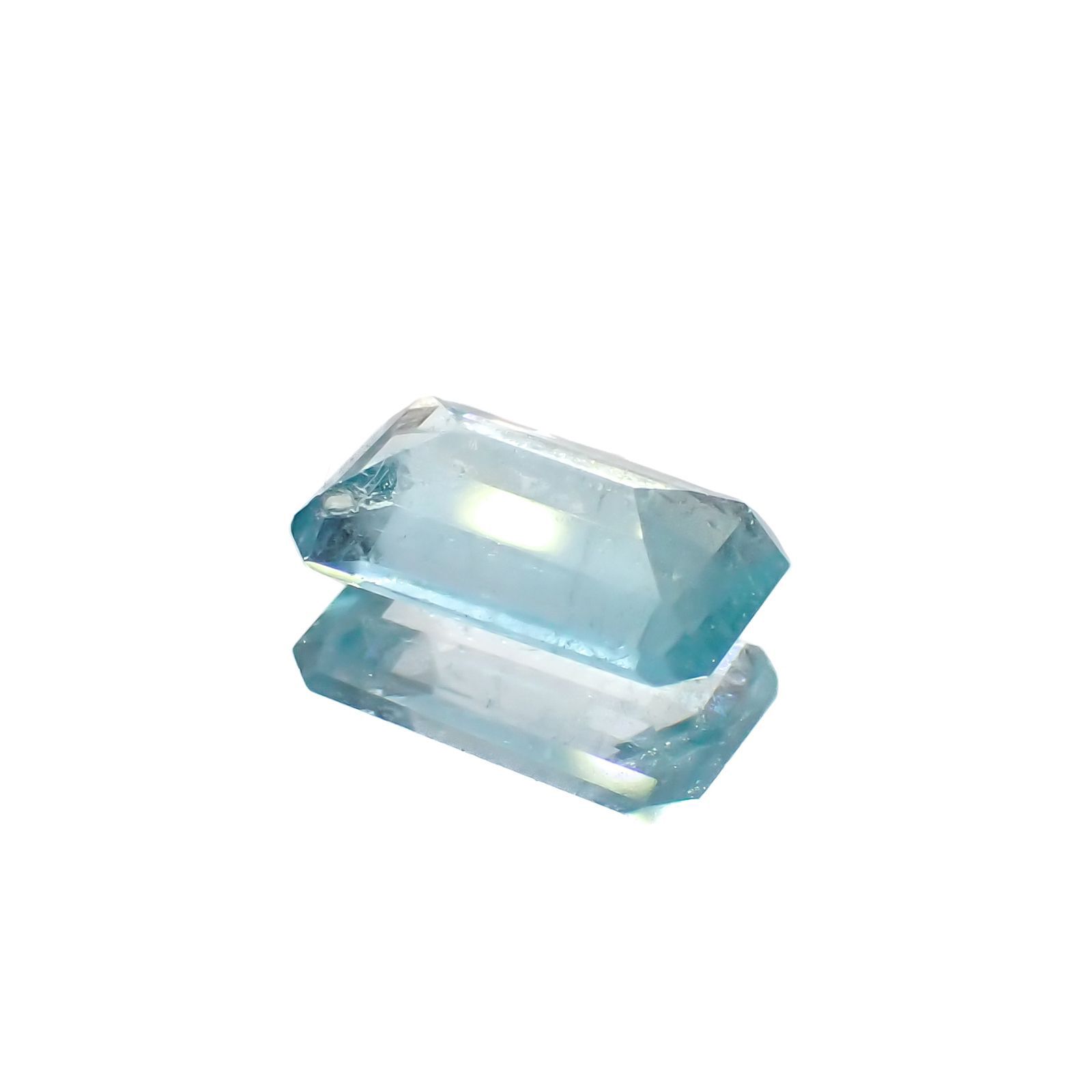 ユークレース(宝石名ブルー・ユークレース)コロンビア産 0.767ct ソ付(彩珠)[221018857]7.5x4.6mm前後