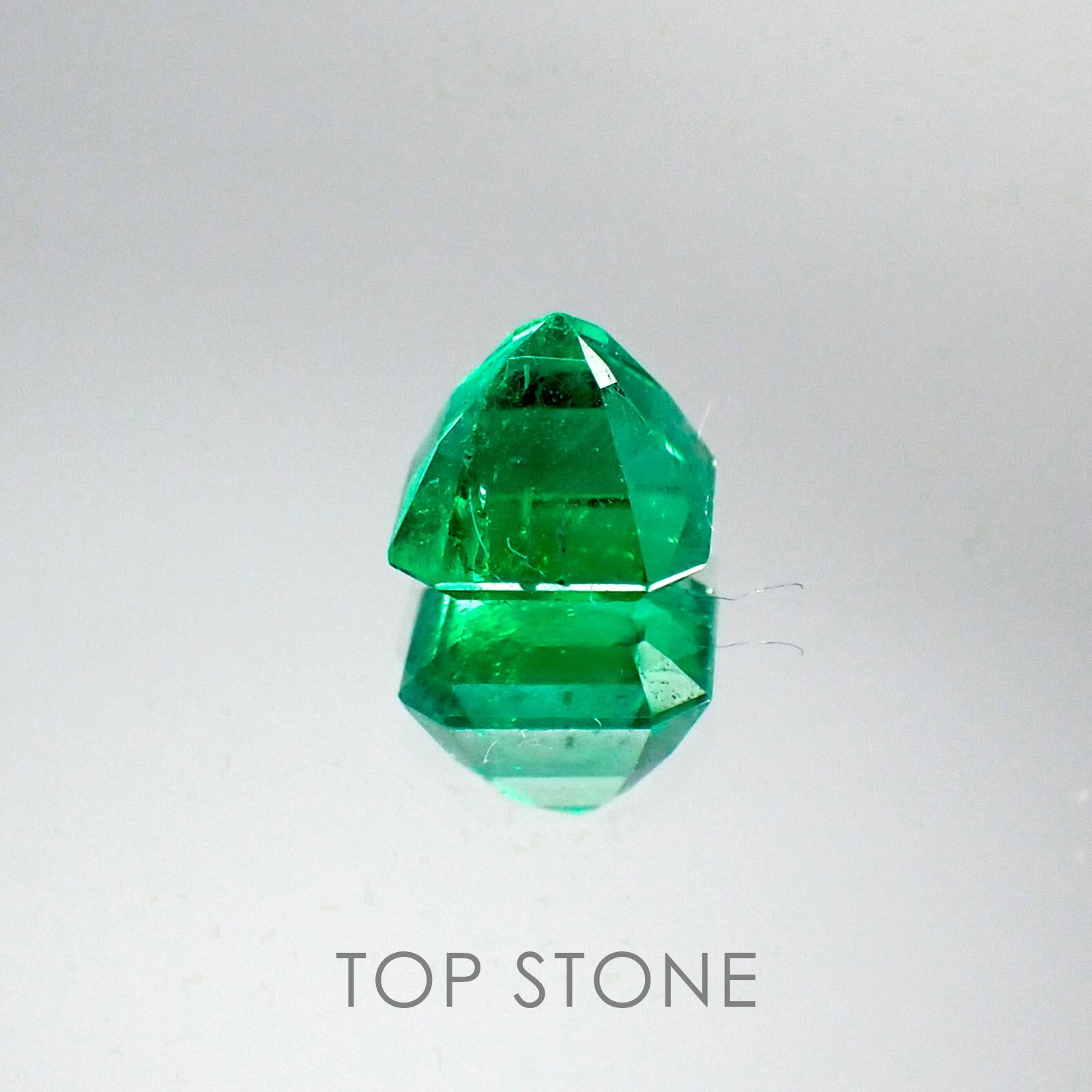 エメラルド コロンビア産 ルース 0.80ct[20062736]5.6×5.4mm前後