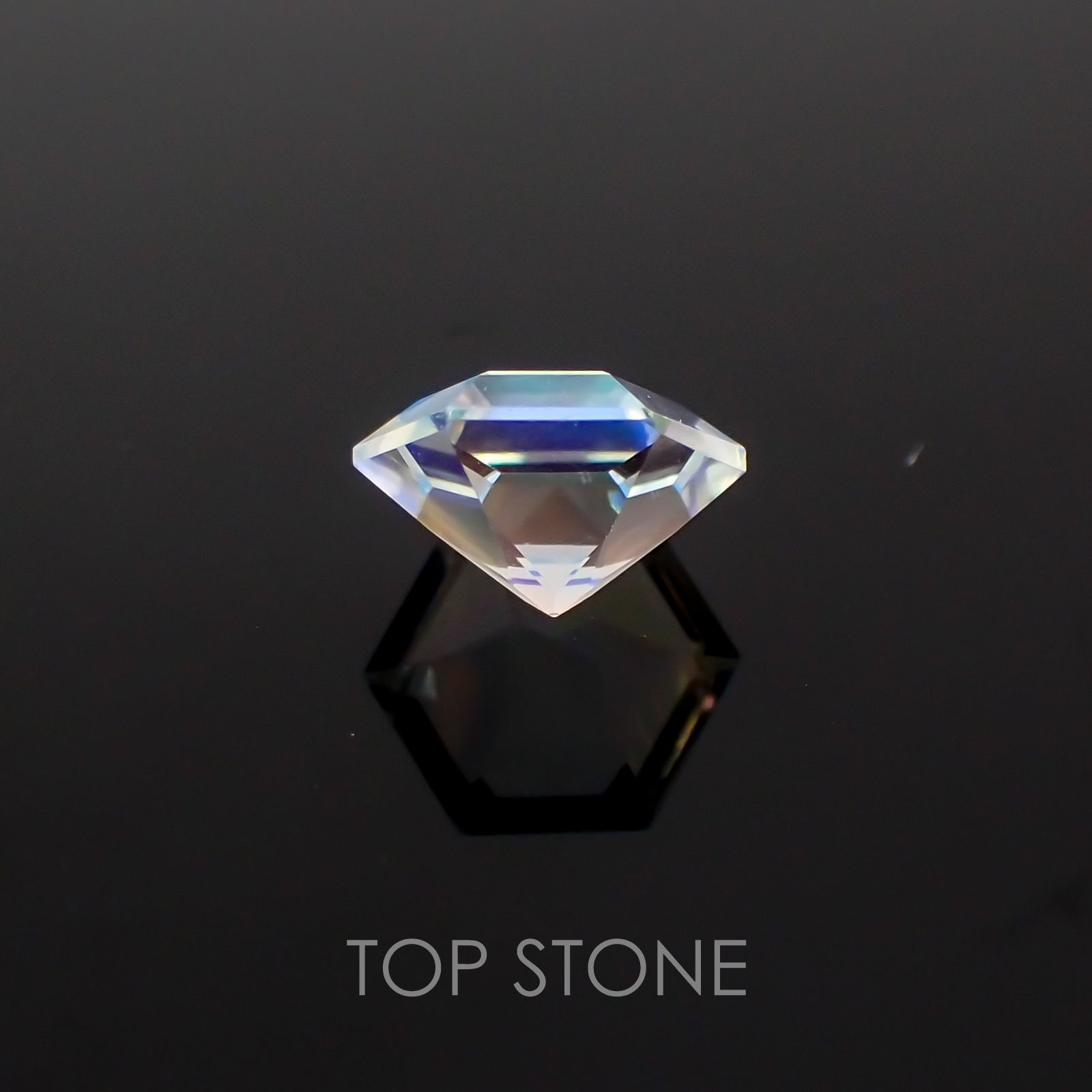 ◇ヘキサゴンカット◇レインボームーンストーン(アンデシンラブラドライト) SA マダガスカル産 ルース 0.49ct[21059778]5.1×5mm前後