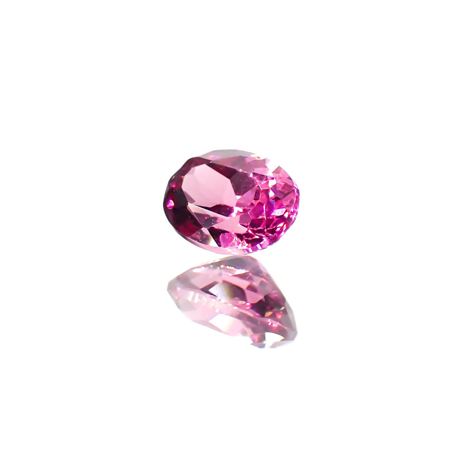マラヤガーネット(宝石名ガーネット)タンザニア産 0.76ct 識別済[220113836]6.1x4.4mm前後