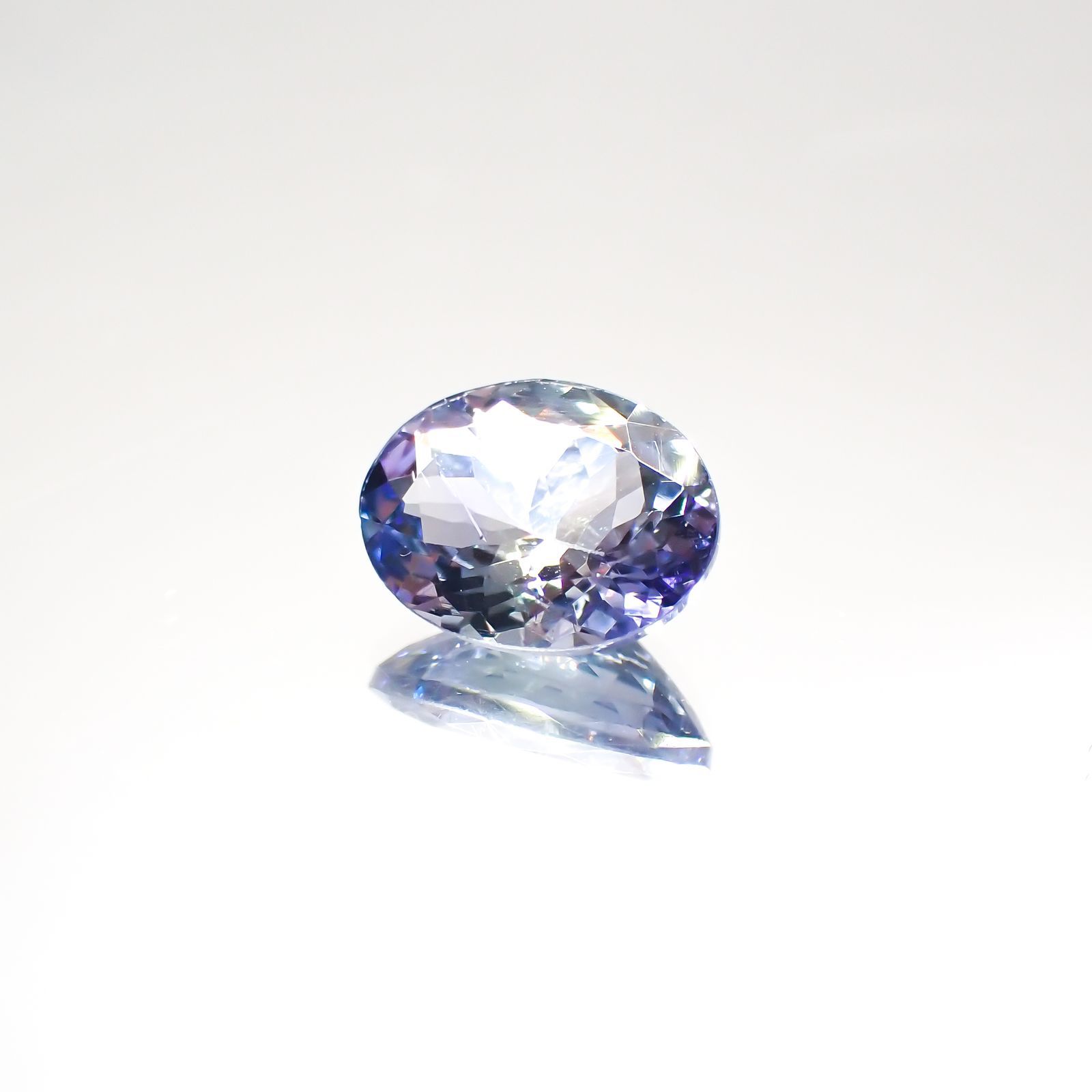 タンザナイト(宝石名タンザナイト)タンザニア産 1.42ct 識別済[220113854]8.4x6.5mm前後