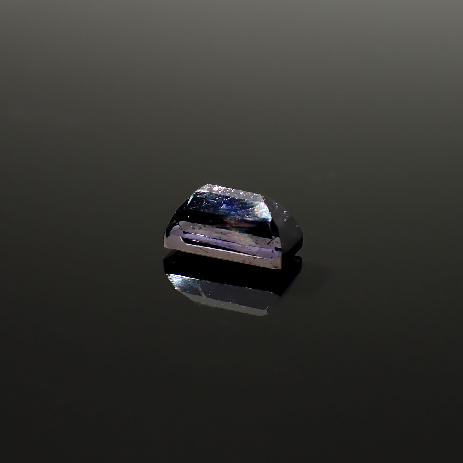 アイオライトサンストーン インド/ブラジル産 1.08ct / 8x4.1mm前後 [260932637]