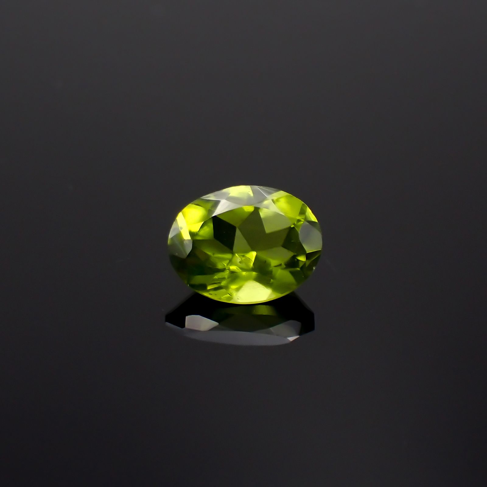 リリーパッドペリドット アメリカ・アリゾナ州産 2.03ct[231224601]8.9x7mm前後