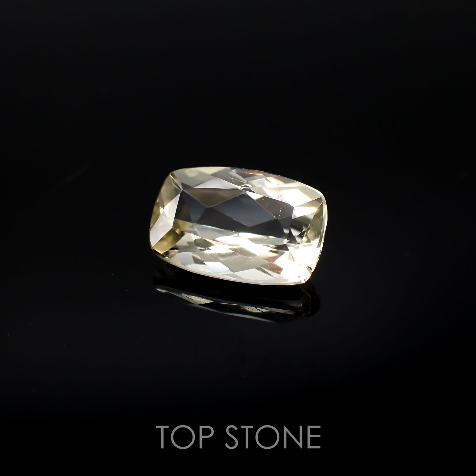 イエロースキャポライト(宝石名イエロー・スキャポライト)ブラジル・ミナスジェライス州産 1.44ct 識別済[220918022]9.1x5.9mm前後