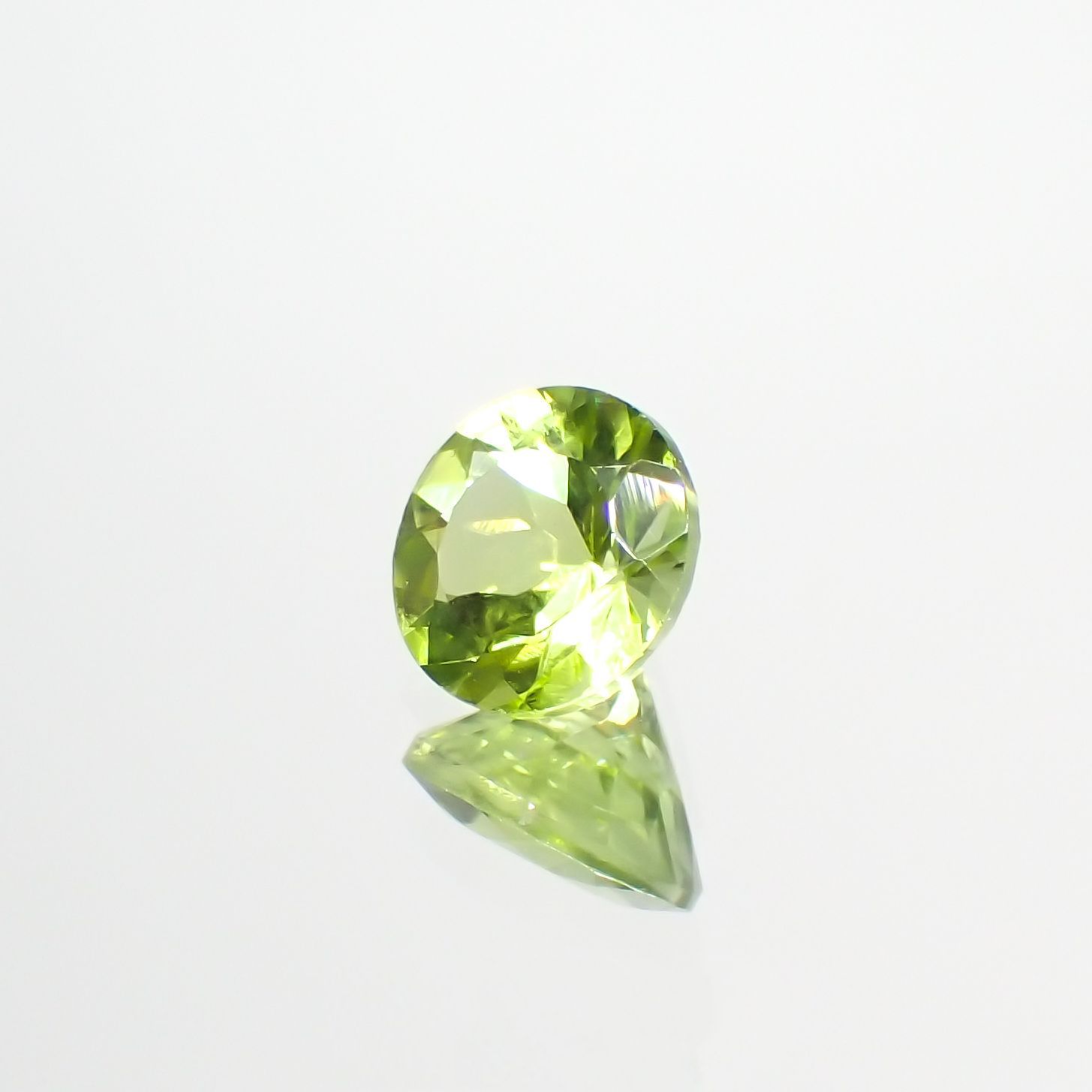 ペリドット(宝石名ペリドット) パキスタン産 1.15ct 識別済[210813072]6.4×6.4mm前後