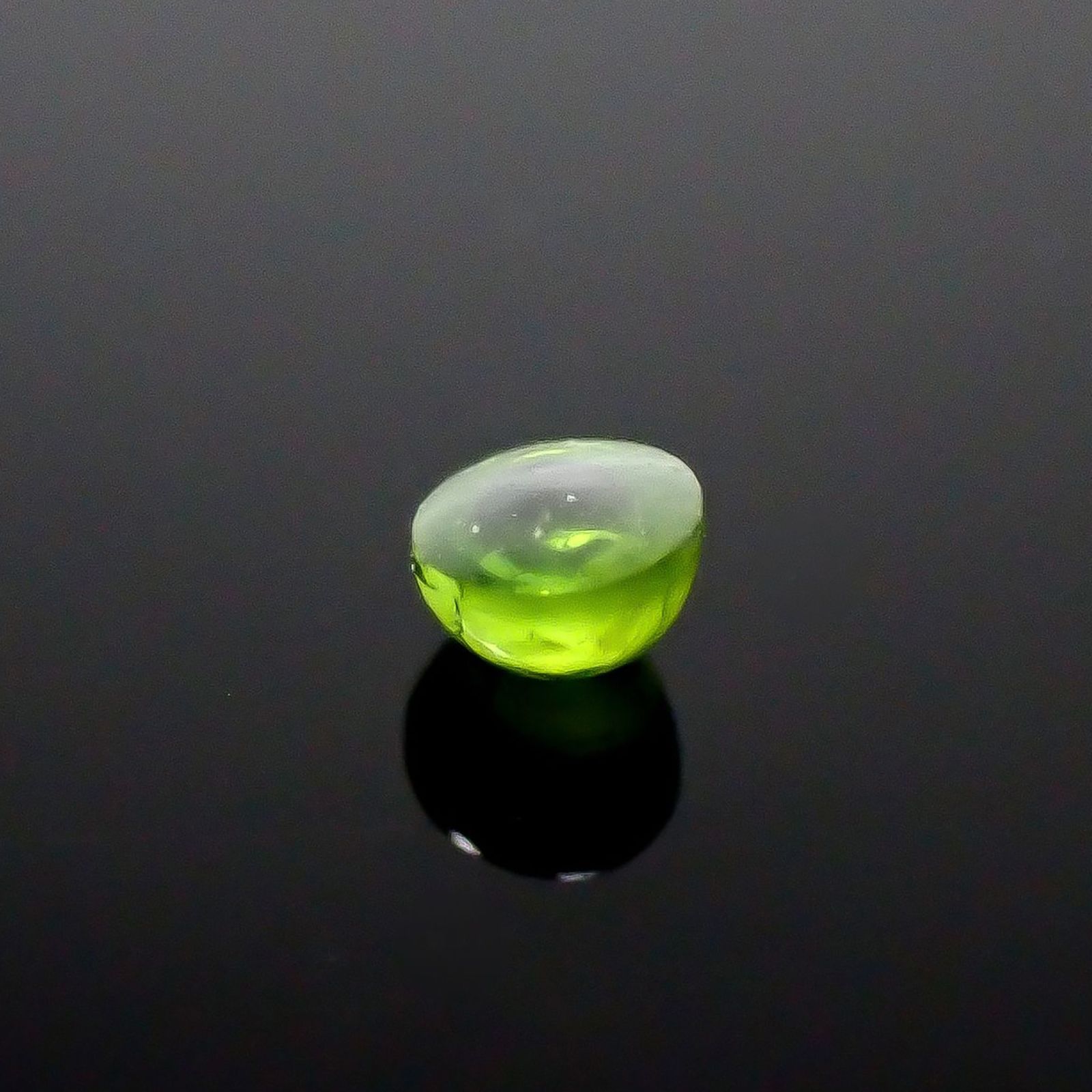 デマントイドガーネット ロシア産 0.069ct / 2.1x2.1mm前後 [260628246]