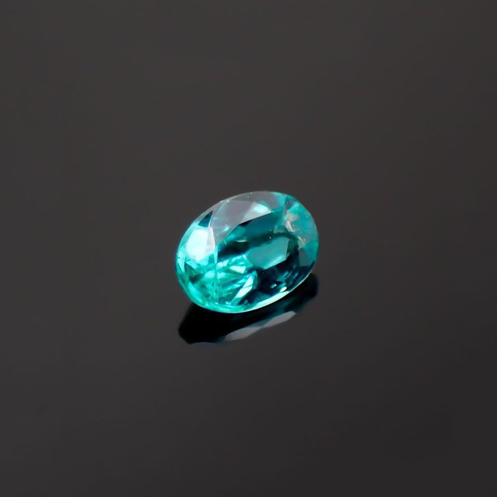 パライバトルマリン(宝石名トルマリン/別名パライバ・トルマリン)ブラジル産 識別済 0.069ct / 3.1x2.2mm前後 [221018774]