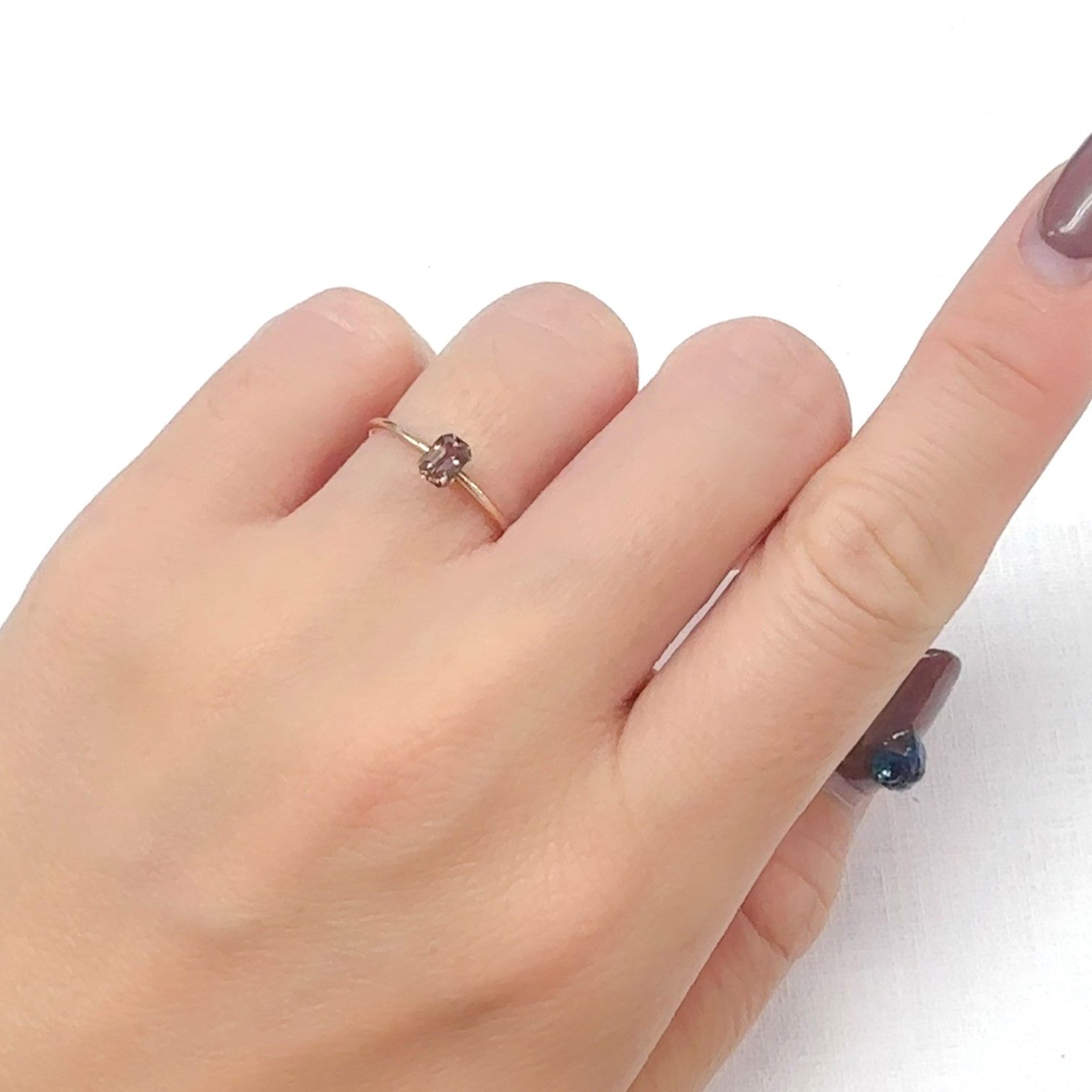 アキシナイト パキスタン産 0.36ct[240628366]4.8x3.3mm前後