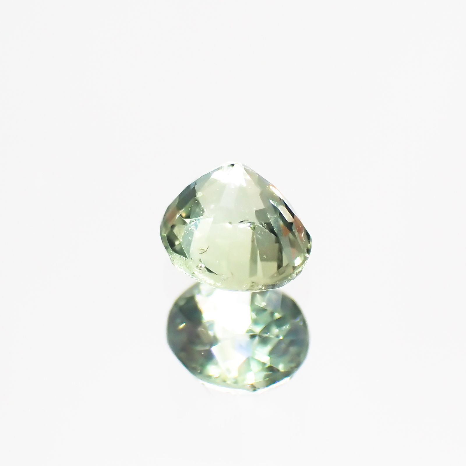 アレキサンドライト(宝石名アレキサンドライト) マダガスカル産 0.304ct ソ付(彩珠)[20117003]4×3.4mm前後