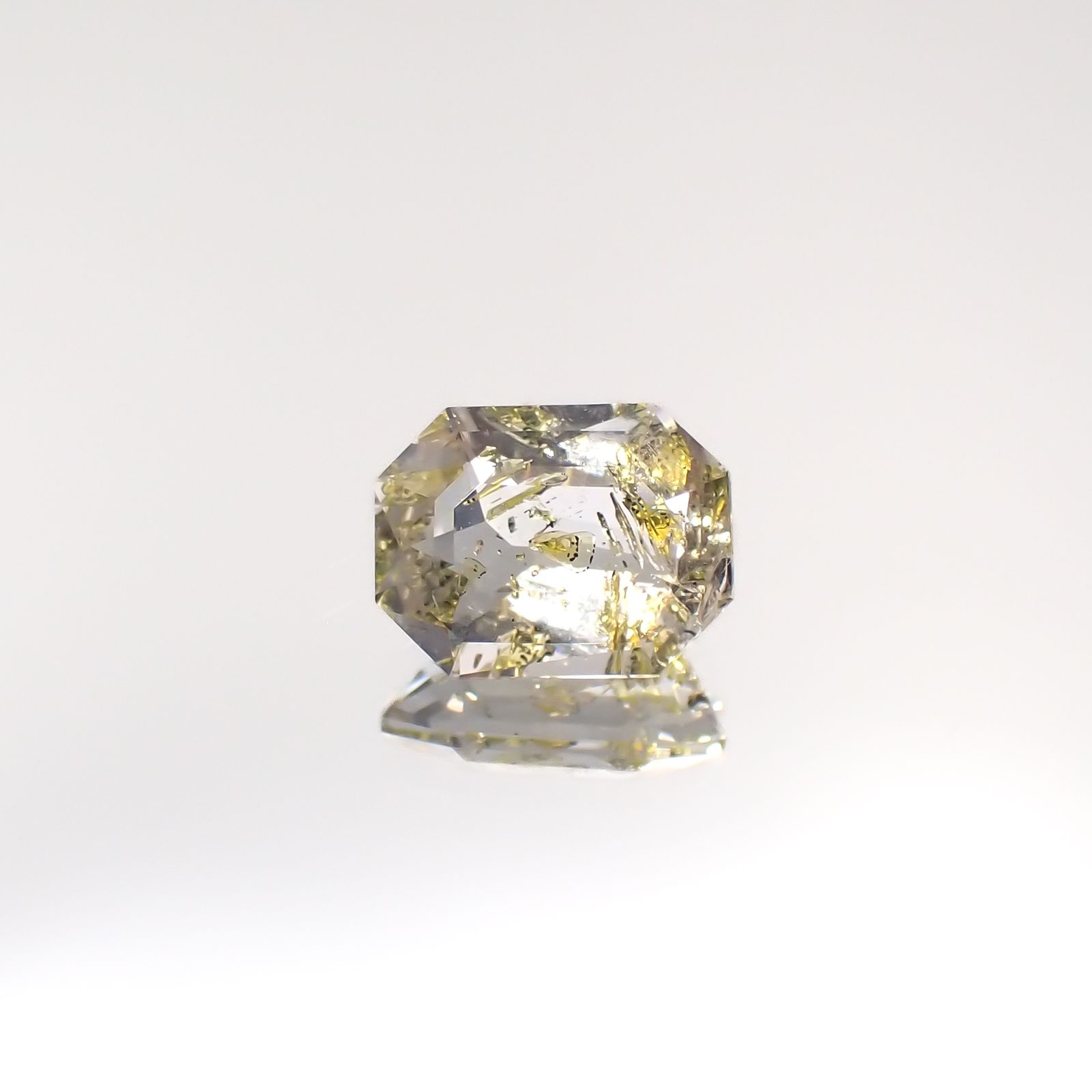 ◇オクタゴンカット◇オイルインクォーツ パキスタン産 0.55ct [240222093]6.2x4.7mm前後
