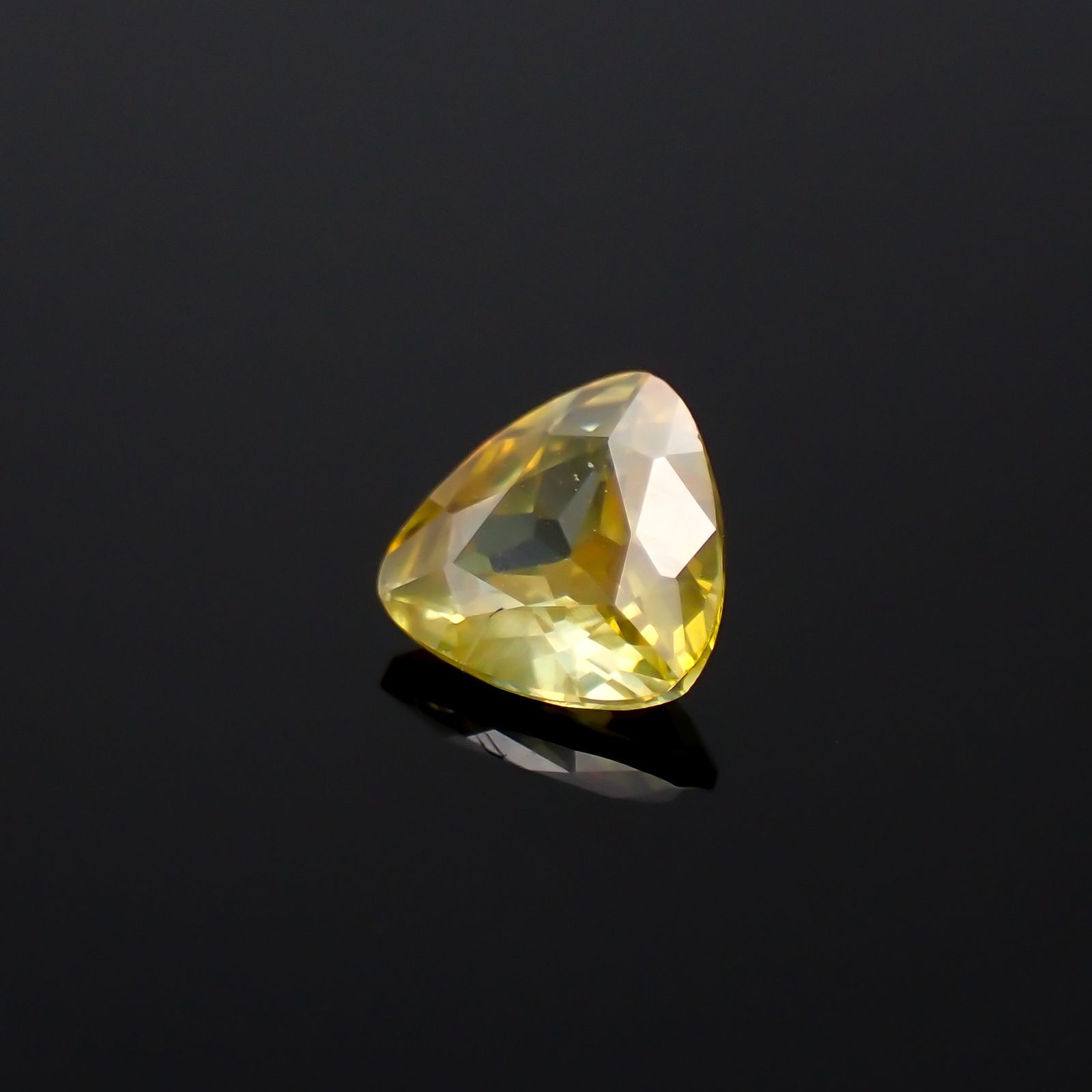 スファレライト スペイン産 0.68ct[230722758]5.6x5.8mm前後