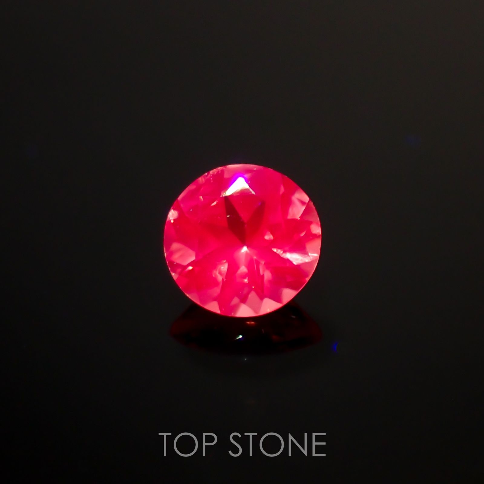 ホットピンクスピネル タンザニア産 ルース 0.25ct[210912589]3.7×3.7mm前後
