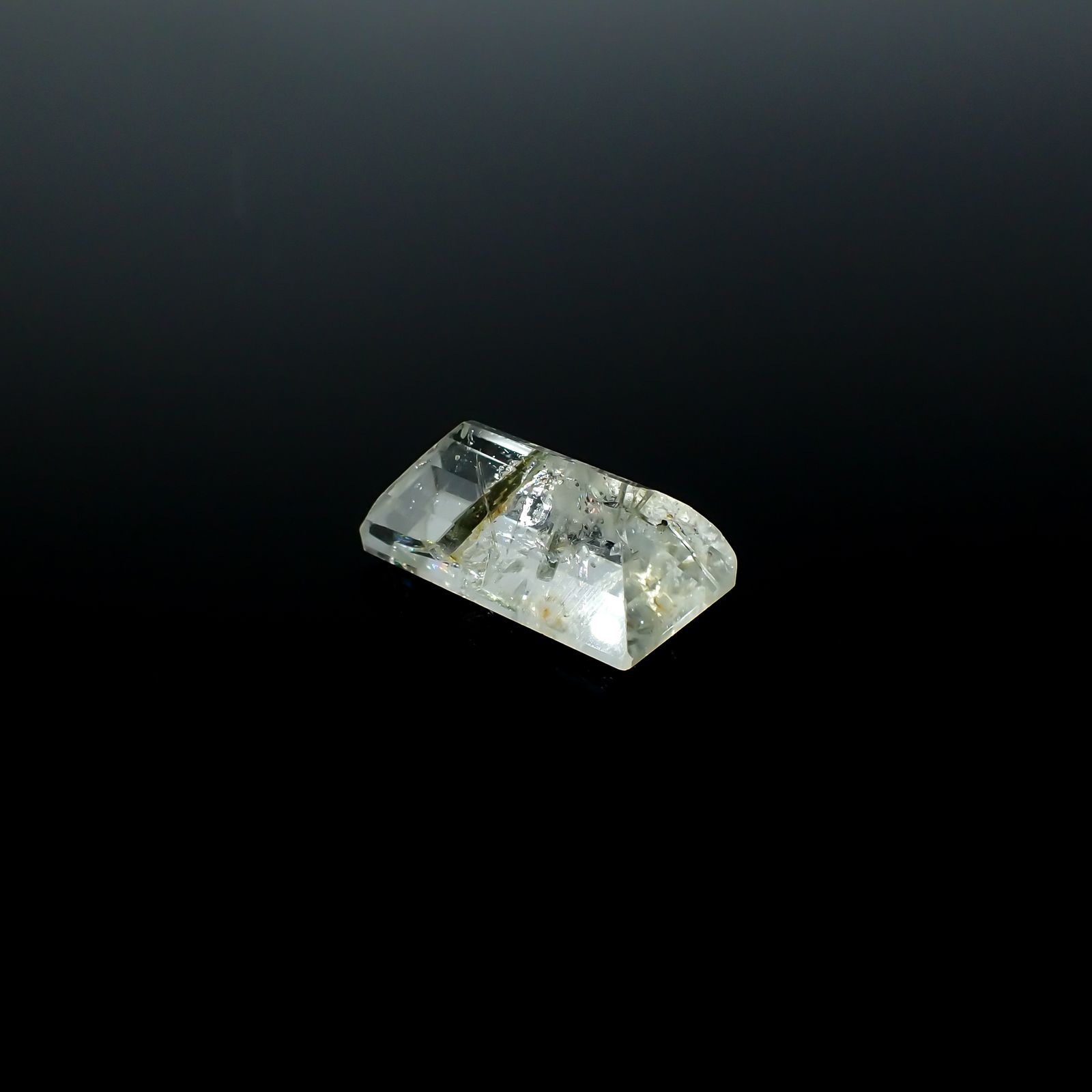 アパタイトイントパーズ(宝石名アパタイト イン トパーズ)ブラジル産 14.92ct 識別済[240225931]17.6x10mm前後