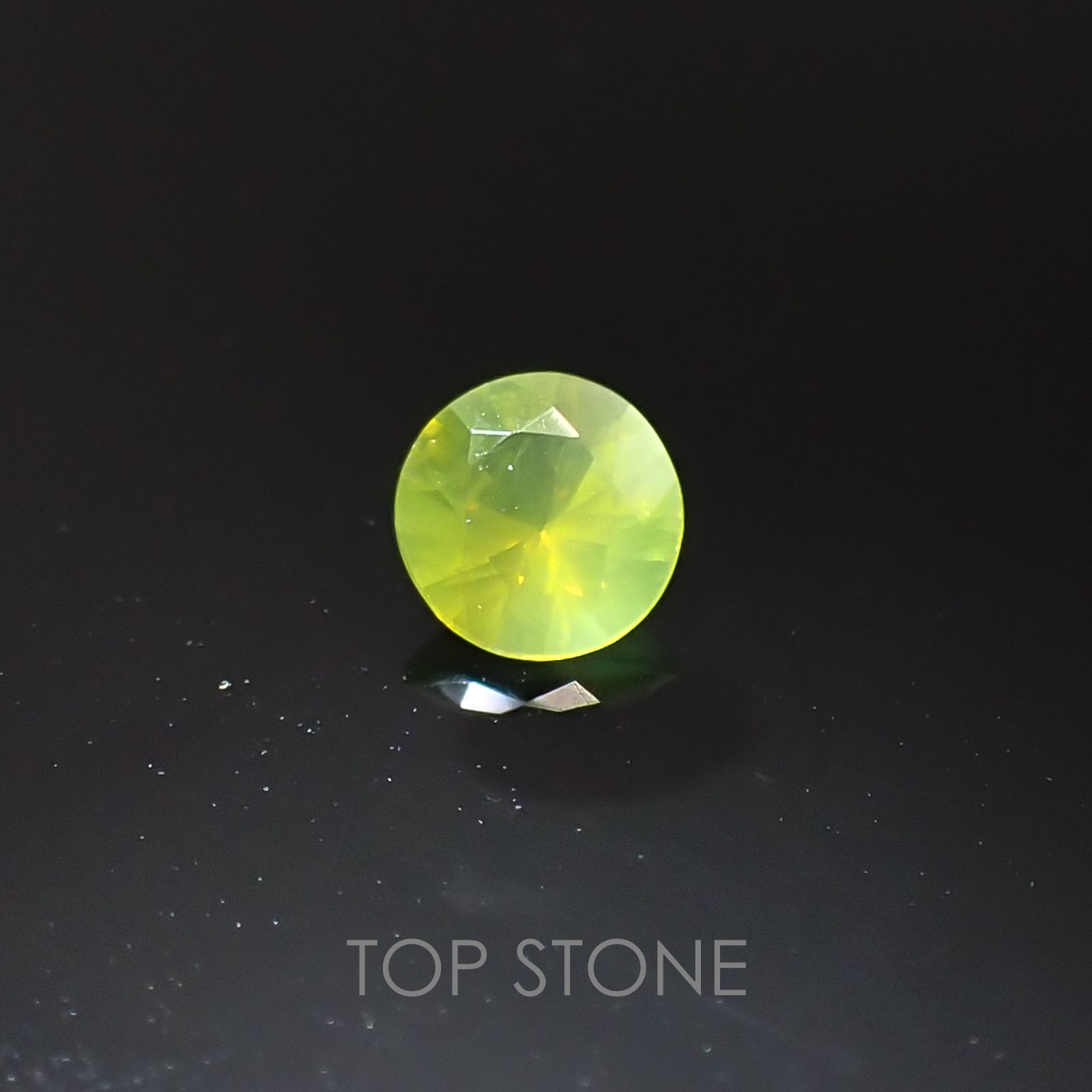 クリソベリルキャッツアイ スリランカ産 ルース 0.24ct[20085215]3.9×3.8mm前後