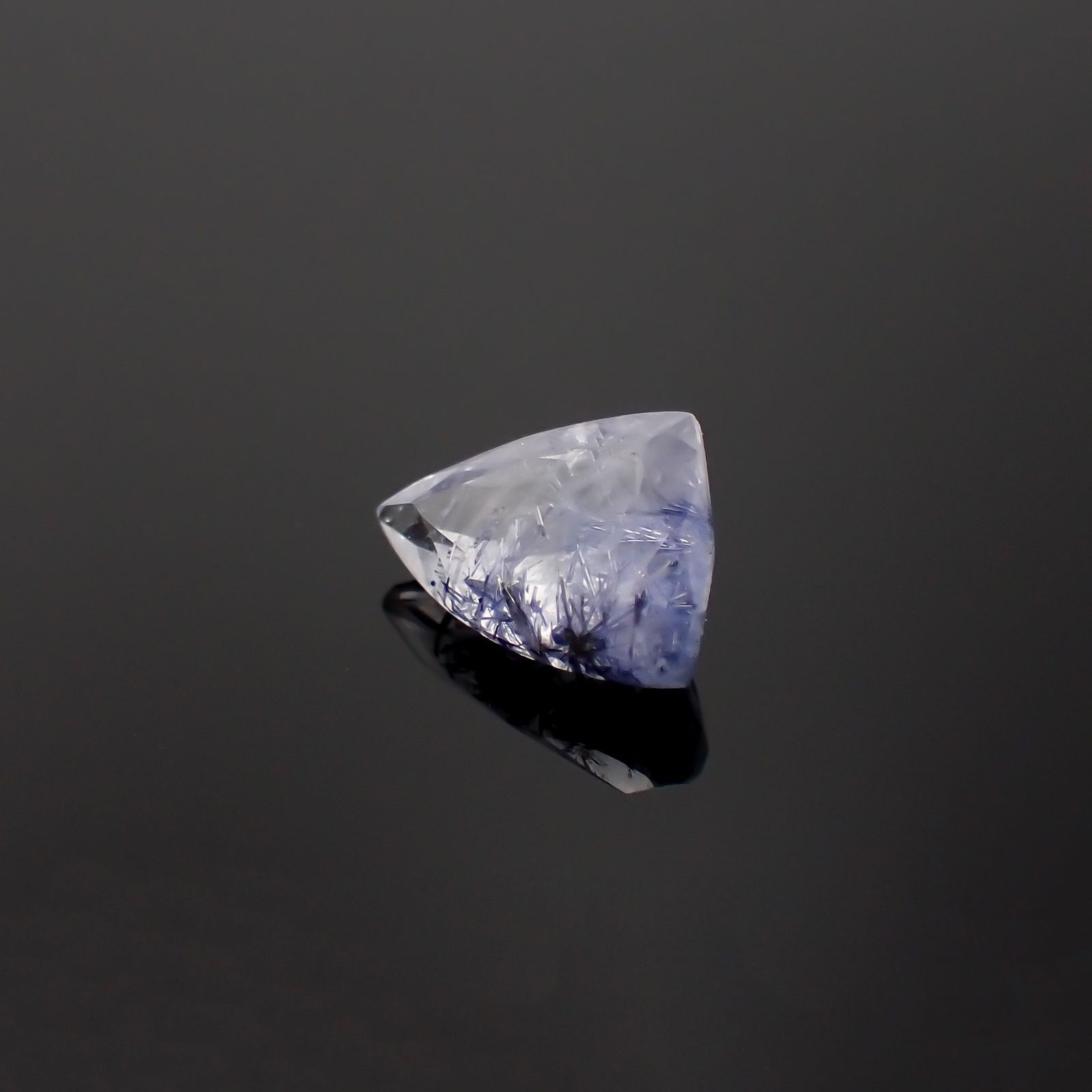 デュモルチェライトインクォーツ ブラジル産 2.03ct[230320869]7.8x11.4mm前後