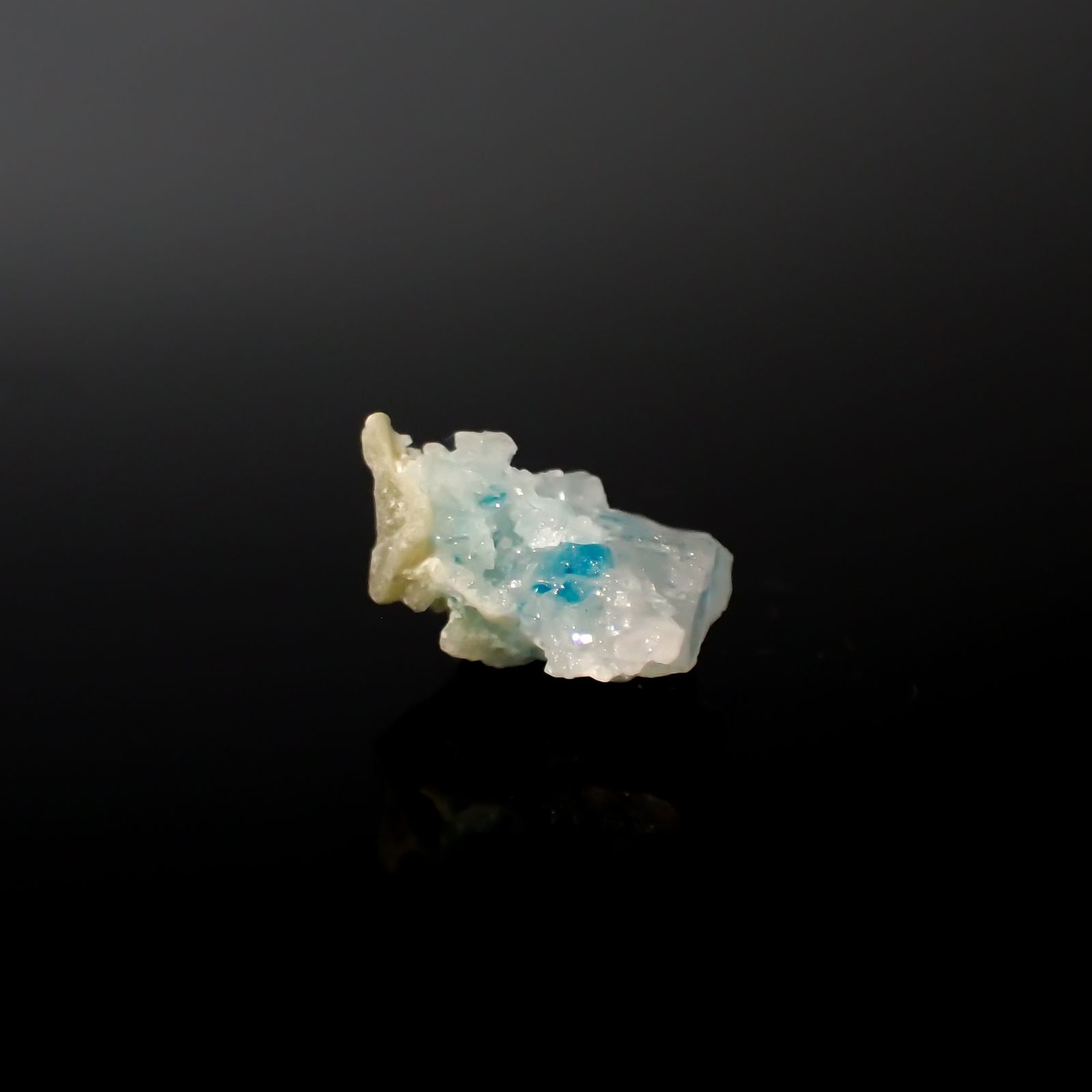 ユークレースの原石（ブラジル産） バイカラーピンクユークレース・ルース】ブラジル産3.245ct