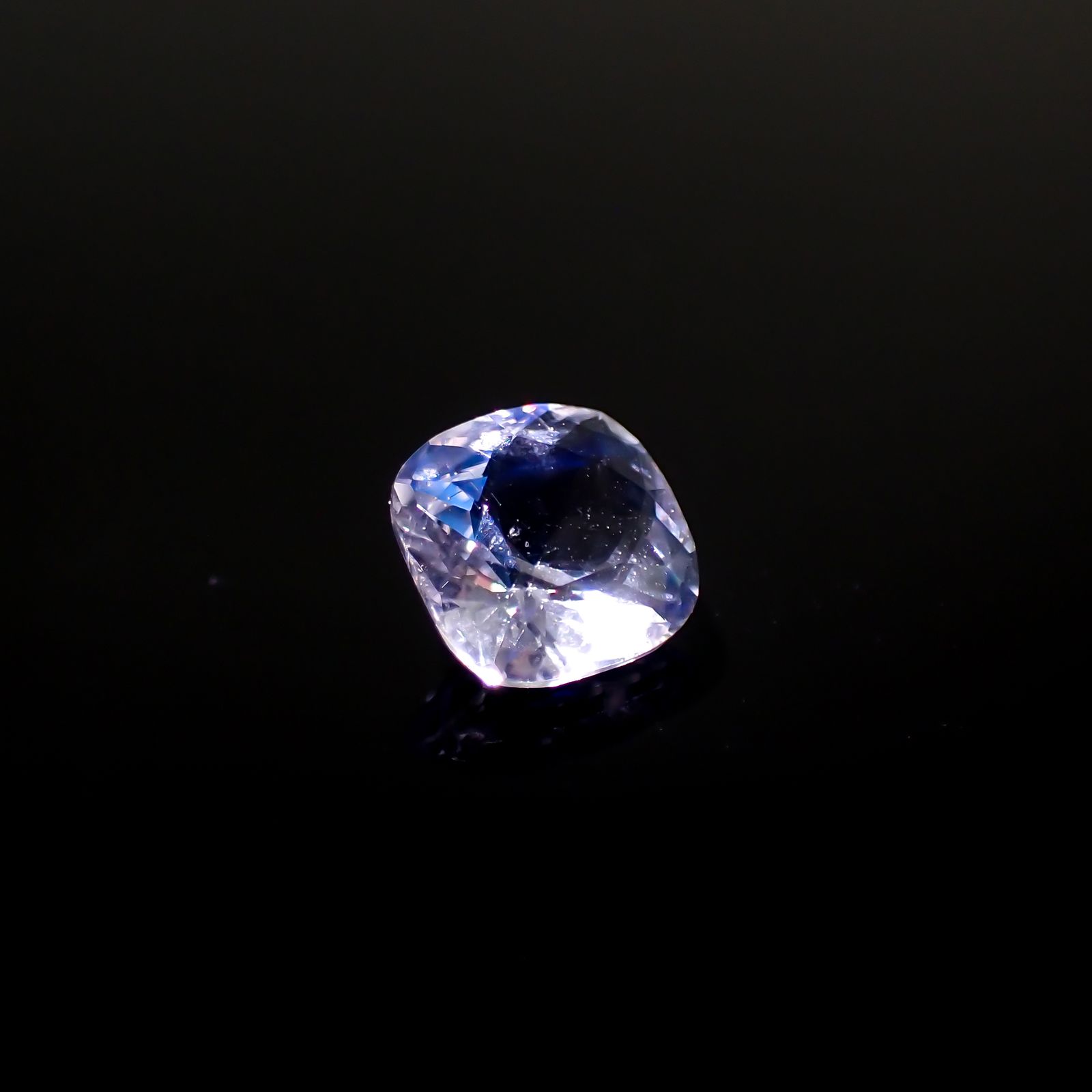 レインボームーンストーン ザンビア産 0.73ct[231224799]6x5.9mm前後