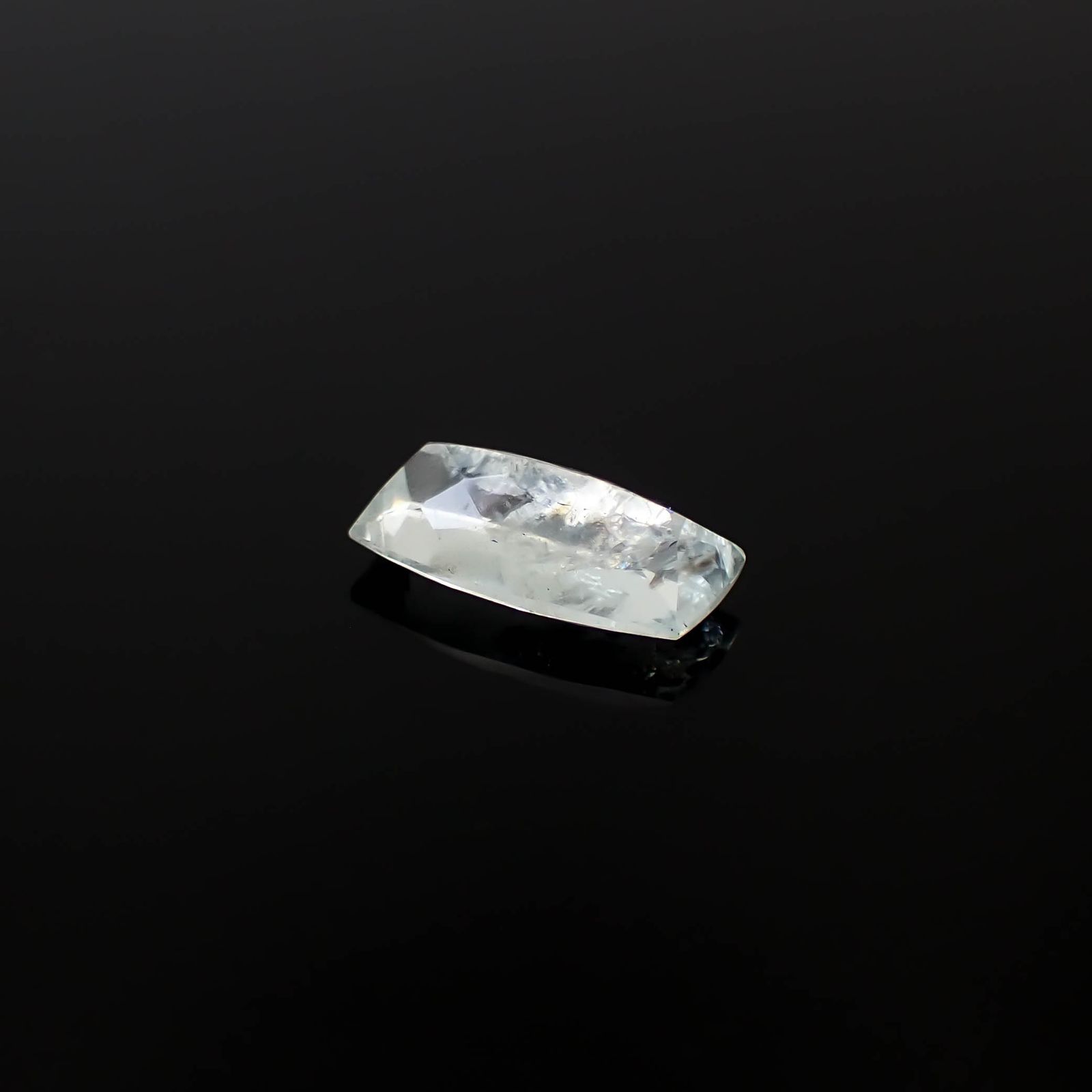 レインボーアクアマリン ブラジル産 4.34ct [250330148]15x7.7mm前後