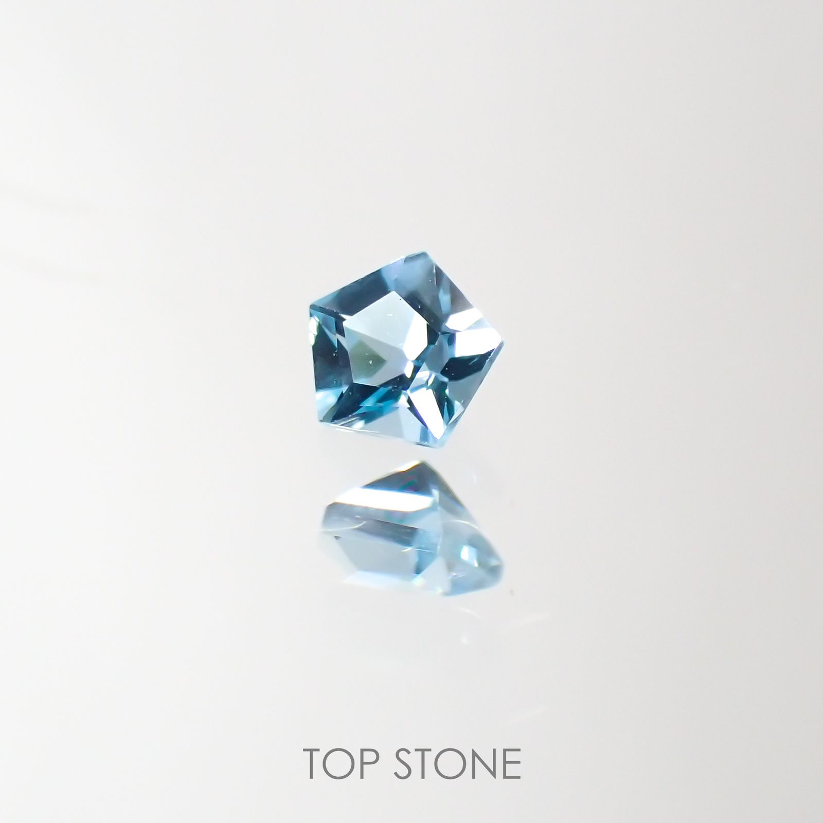 ◇ペンタゴンカット◇スイスブルートパーズ(宝石名ブルー・トパーズ)ブラジル産 0.12ct 識別済[220113907]3x3.1mm前後