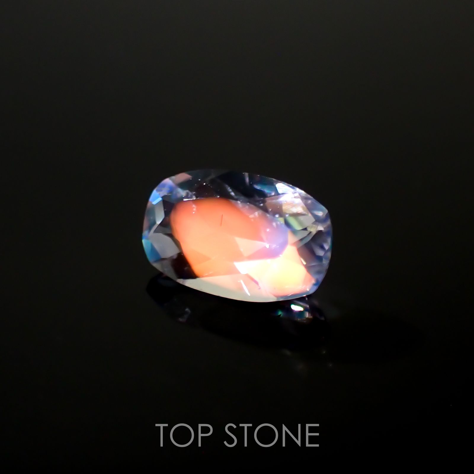 レインボームーンストーン(宝石名ラブラドライト)マダガスカル産 0.5ct 識別済[211113743]6.5x4.1mm前後