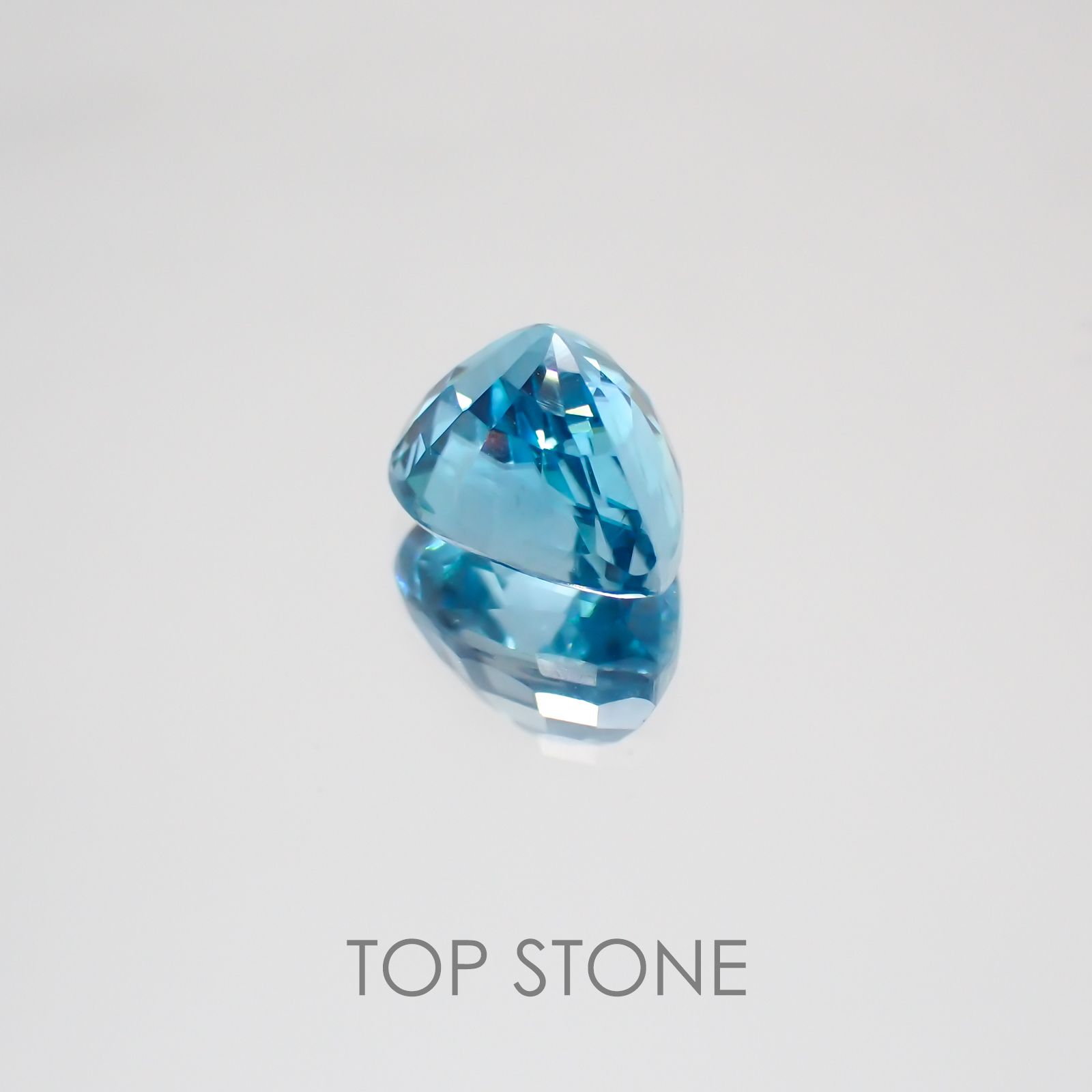 ブルージルコン カンボジア産 ルース 2.02ct[20063094]7.7×5.9mm前後