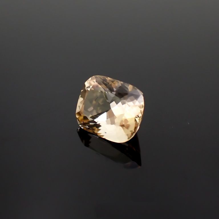 イエロースキャポライト フルオレッセンス(宝石名イエロー・スキャポライト)アフガニスタン産 3.432ct ソ付(彩珠)[221018468]10.3x8mm前後