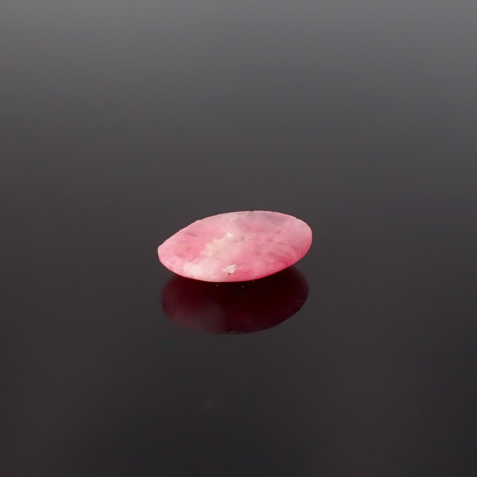 ツグツパイト テネブレッセンス(宝石名タグトゥパイト)グリーンランド産 ソ付(日独) 3.163ct / 14.58x10.28mm前後 [260432072]