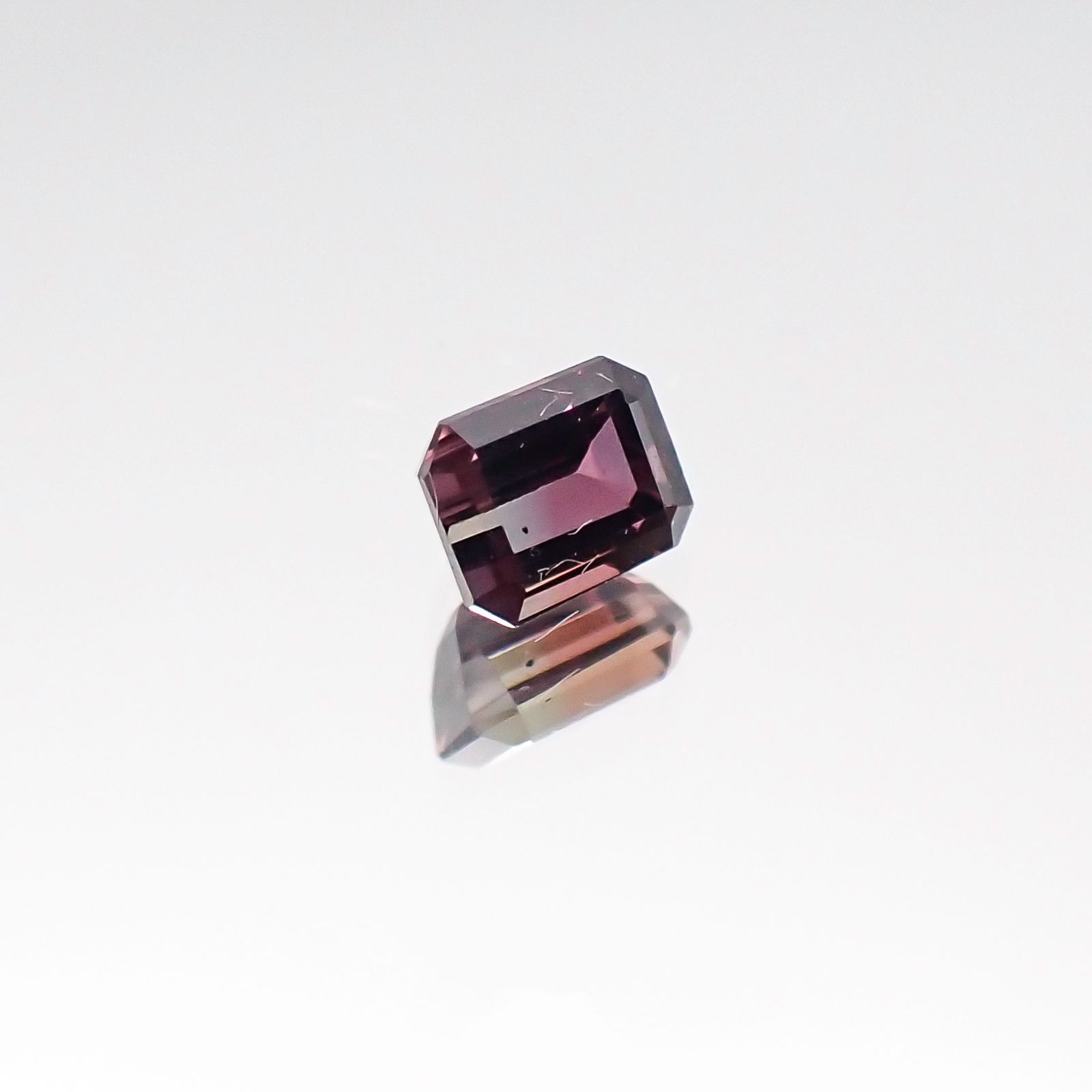 バイカラーサファイア(宝石名バイカラー・サファイア)タンザニア産 0.34ct 識別済[230622379]3.8x3mm前後