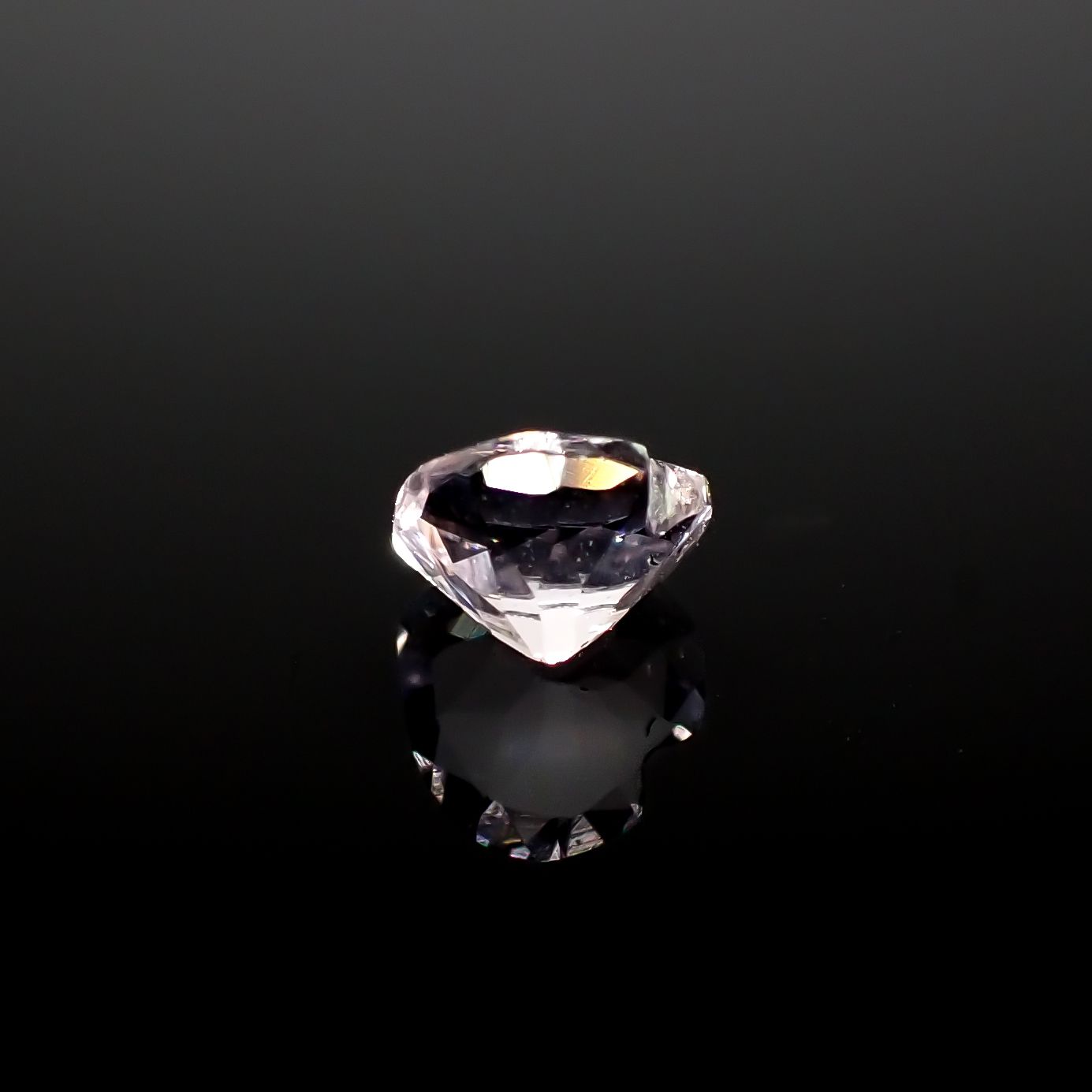 モルガナイト ナイジェリア産 0.43ct[240326779]5.4x5.4mm前後