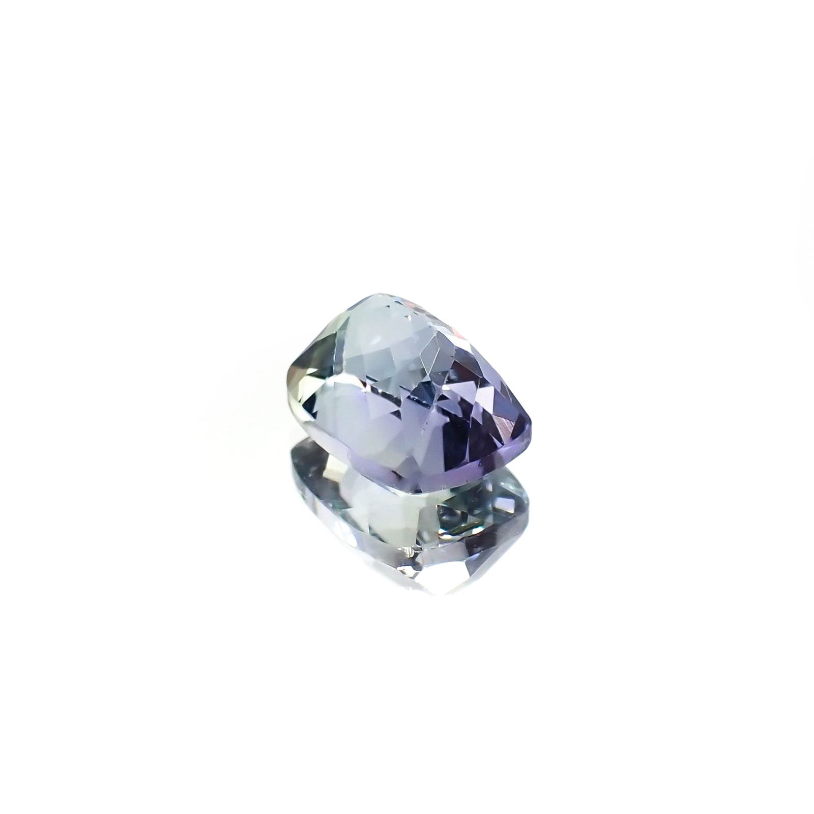 パーティカラータンザナイト(宝石名タンザナイト) タンザニア産 ソ付(彩珠) 2.316ct / 8.3x6.3mm前後 [210711639]