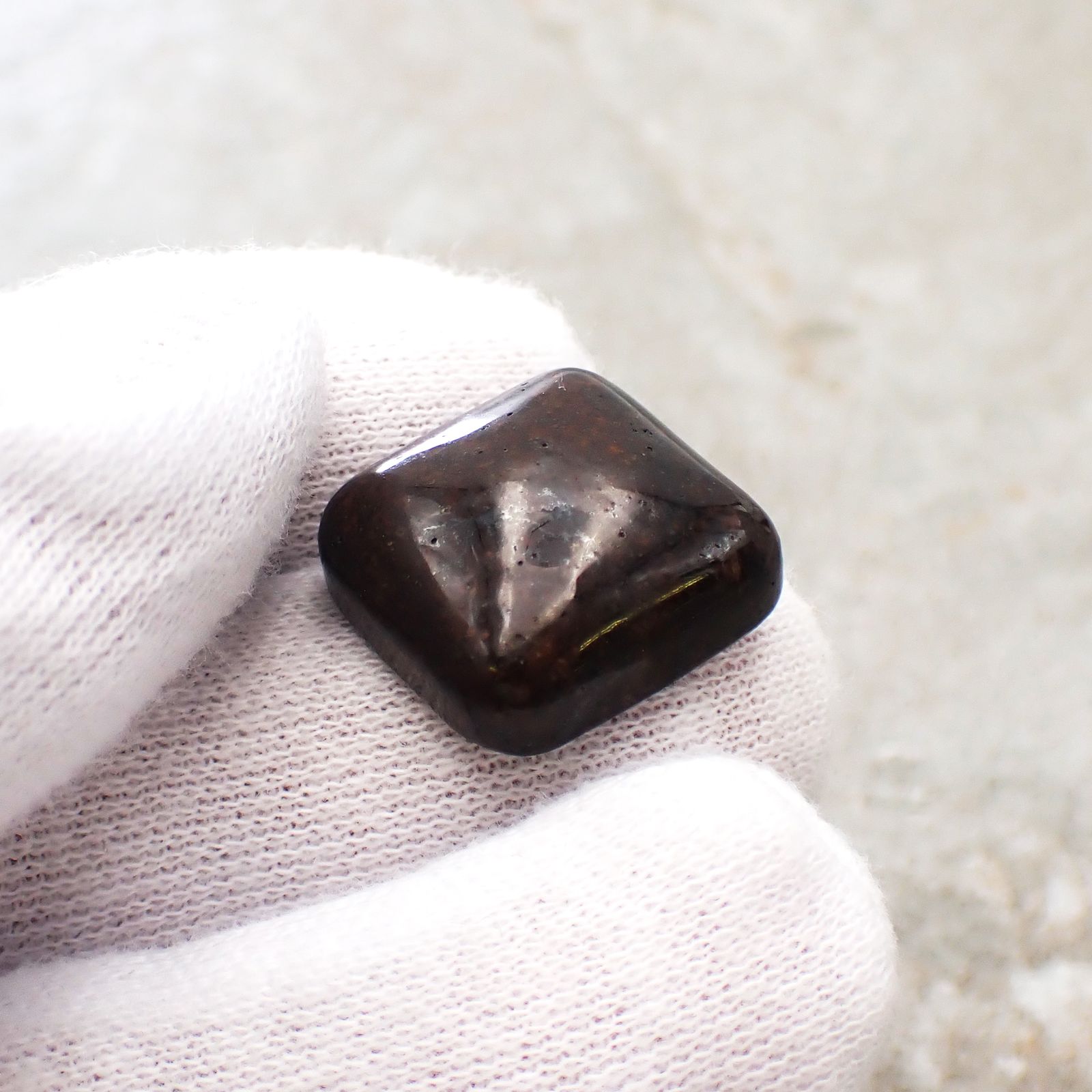 コンドライト隕石 発見地：アフリカ・サハラ砂漠 33.60ct [241029336]18.1x18.1mm前後