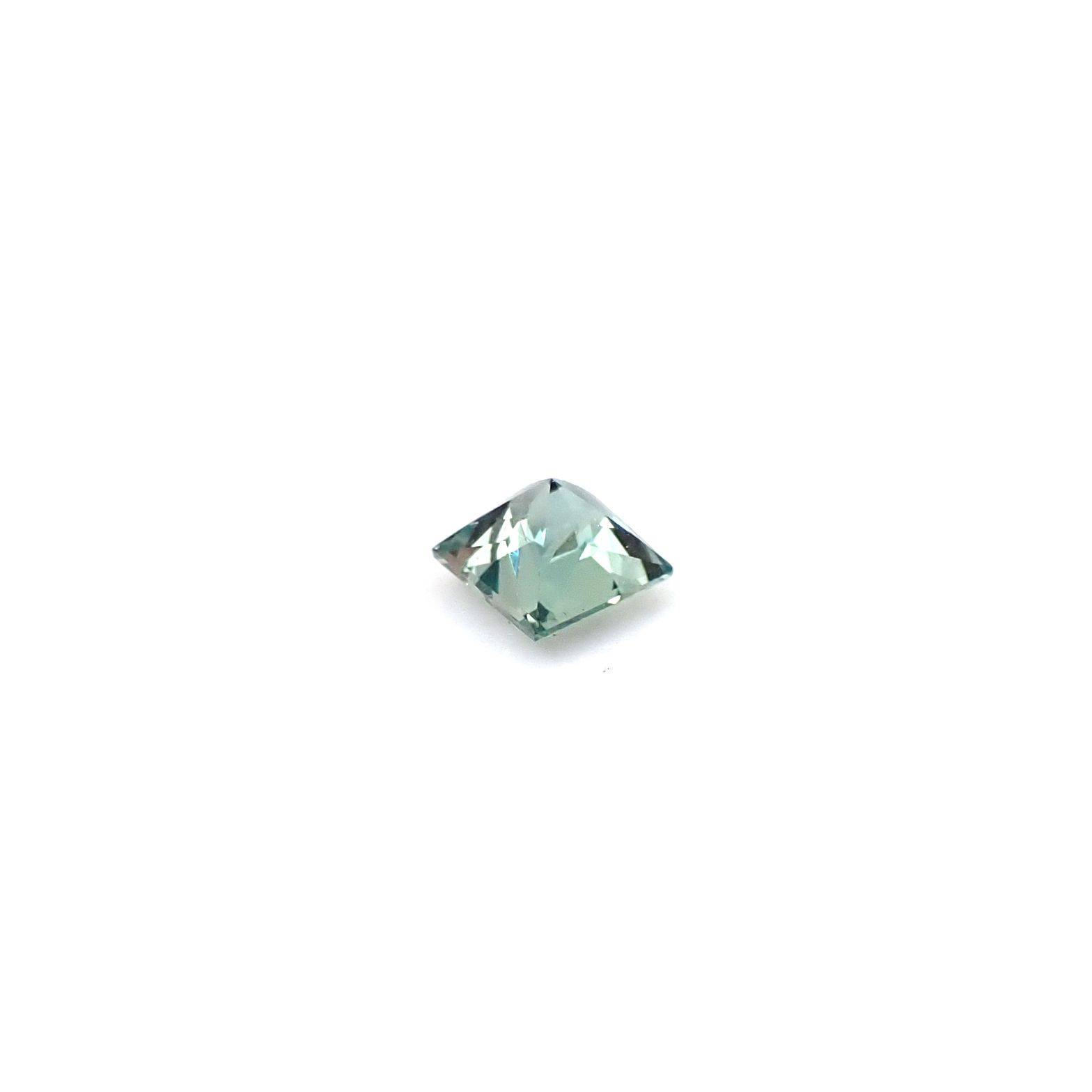 ◇プリンセスカット◇アレキサンドライト ブラジル産 EmeraldMains社製 0.10ct / 2.4x2.4mm前後 [260131567]