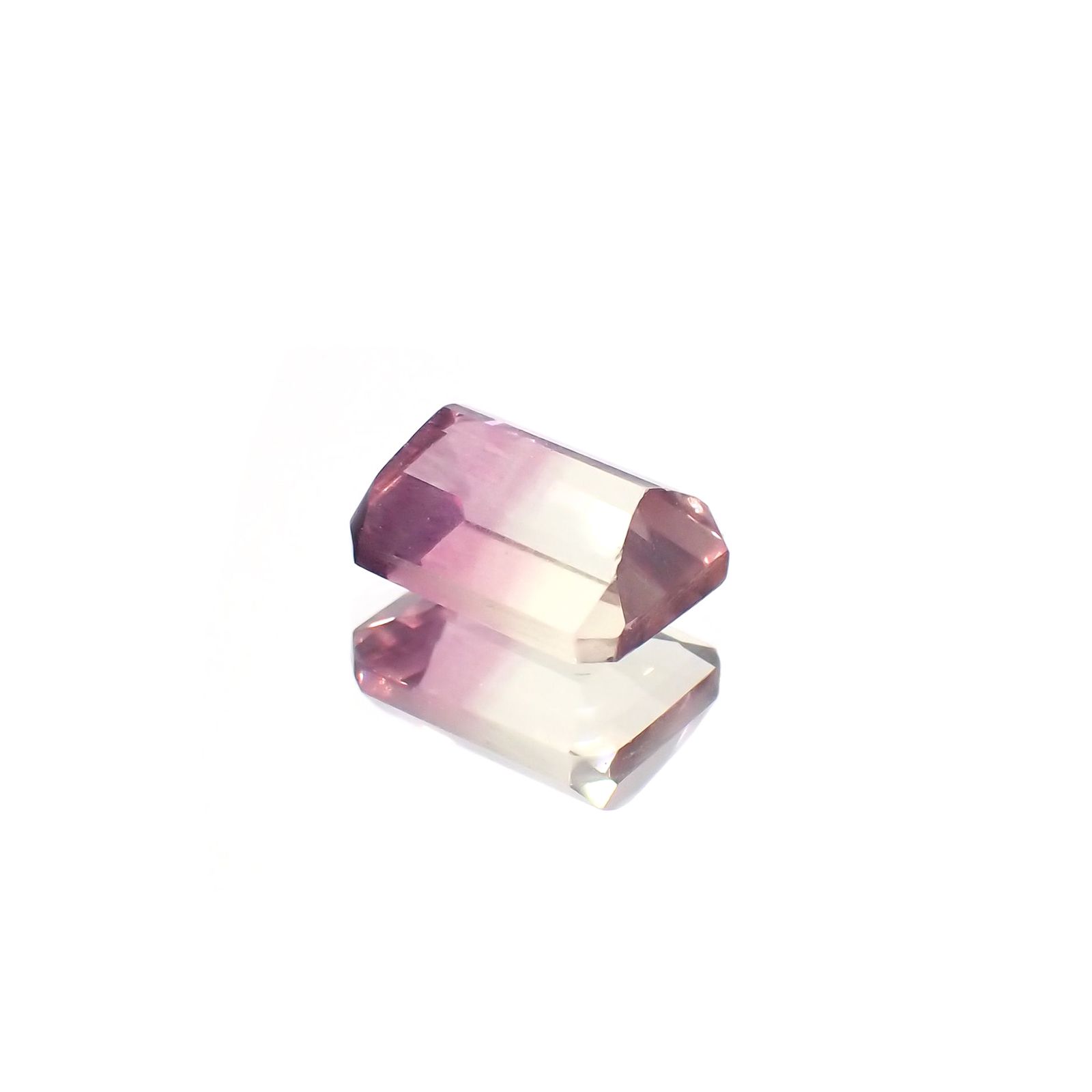 バイカラーフローライト 中国産 1.99ct [220917999]8x6mm前後