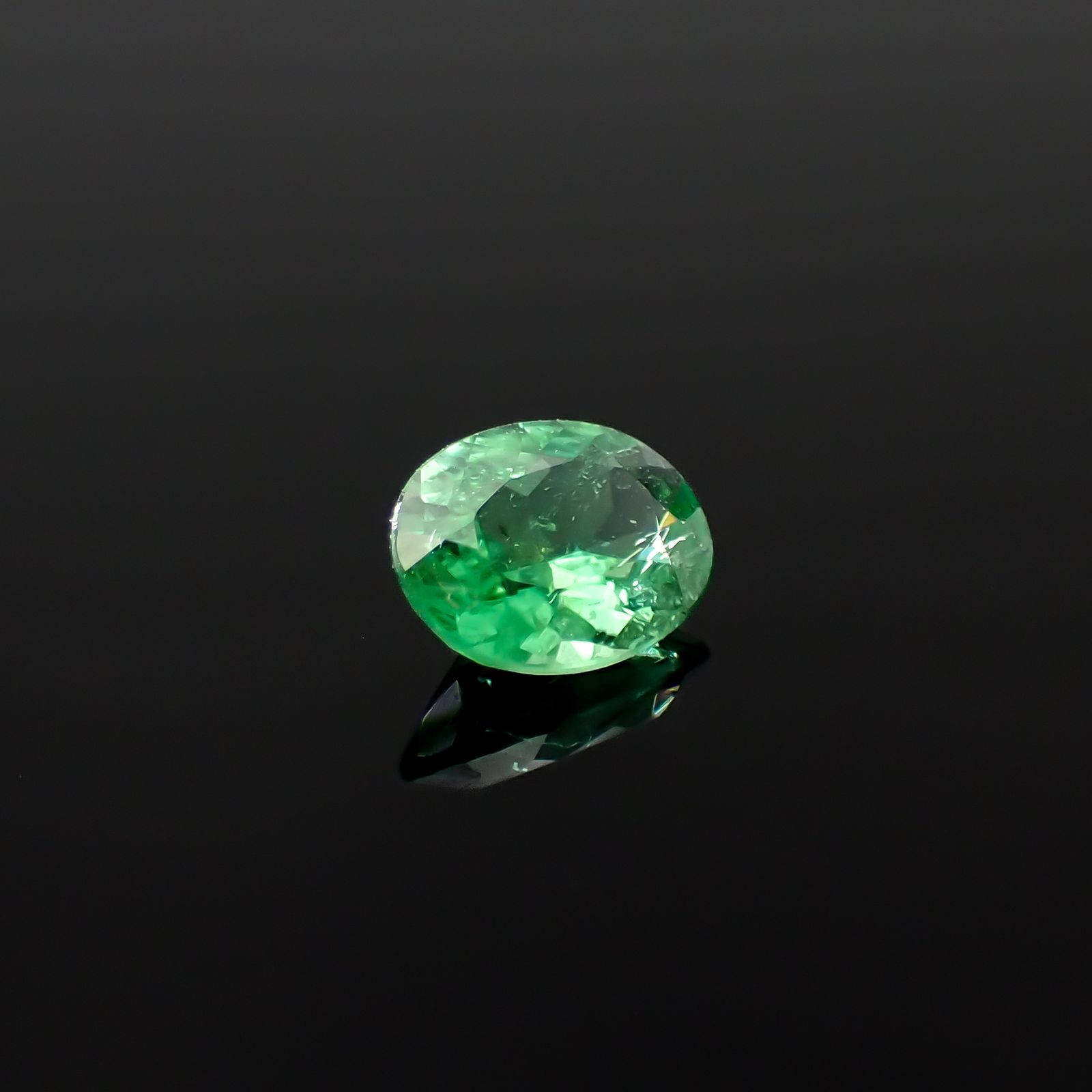 パライバトルマリン ブラジル・パライバ州バターリャ鉱山産 0.54ct[240928734]6.1x4.7mm前後