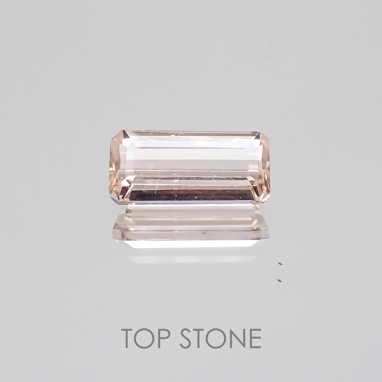 モルガナイト(宝石名モルガナイト) ナイジェリア産 0.88ct 識別済[21019099]8.4×4mm前後