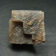 レインボーラティスサンストーンの結晶