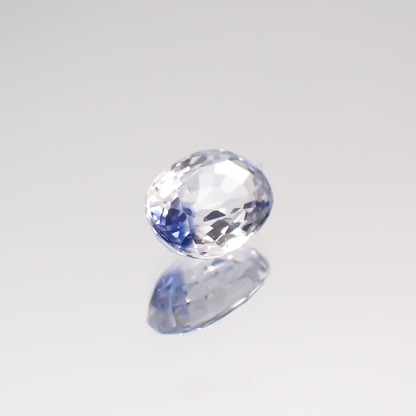 アイスブルーサファイア スリランカ・マダガスカル産 ルース 0.46ct[210611166]5.1×3.6mm前後