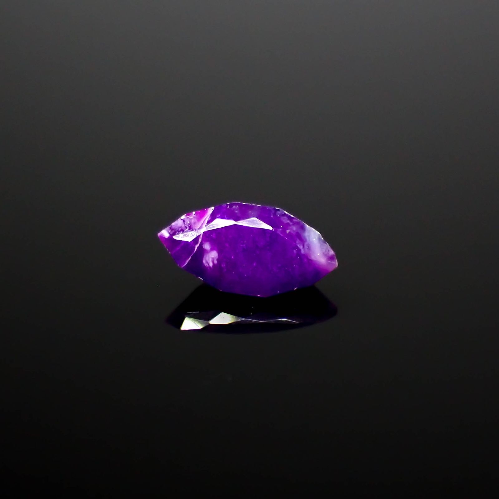 ◇カスタムカット◇スギライト 南アフリカ産 0.68ct[240628373]8.6x4.3mm前後
