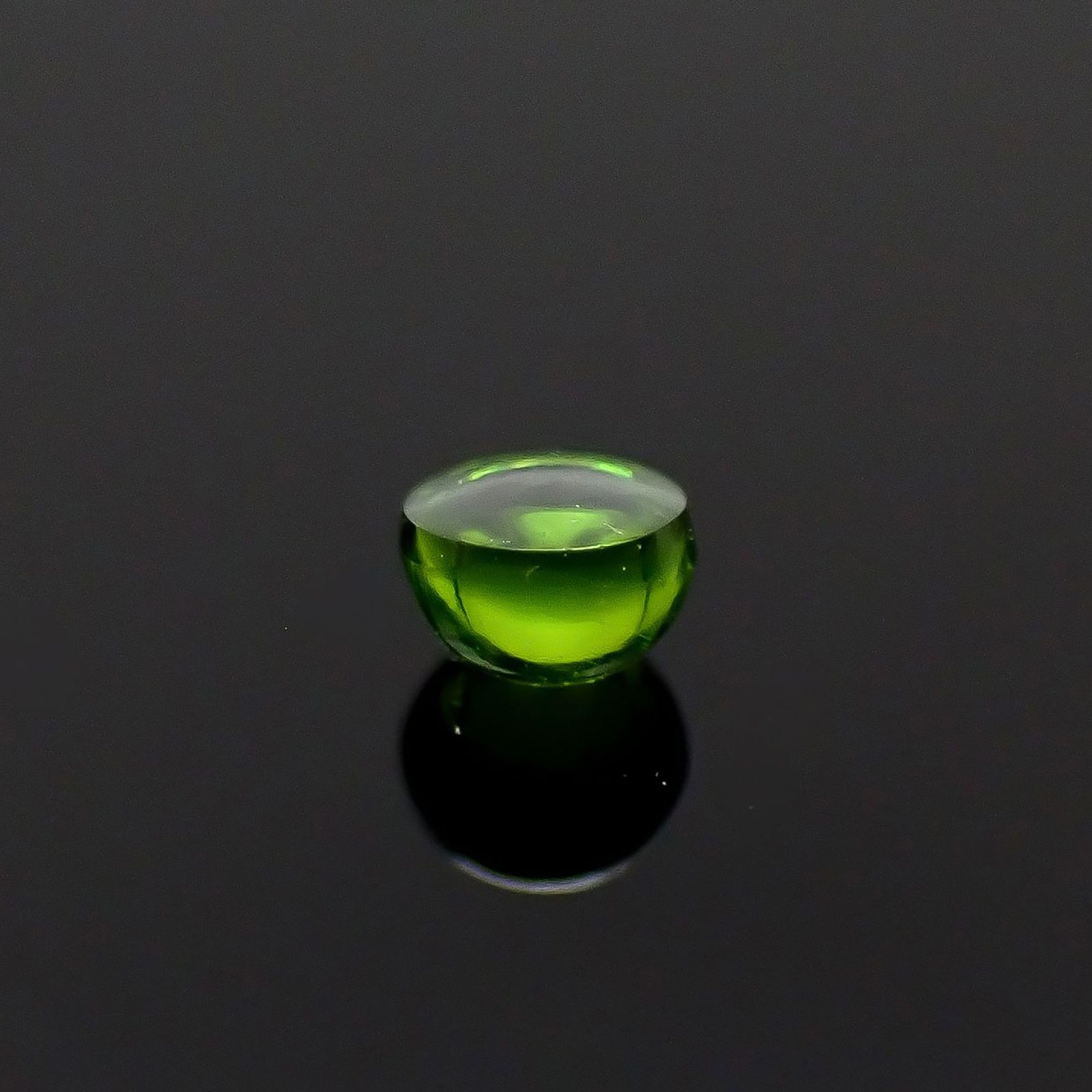デマントイドガーネット ロシア産 0.063ct / 2.1x2.1mm前後 [240628253]