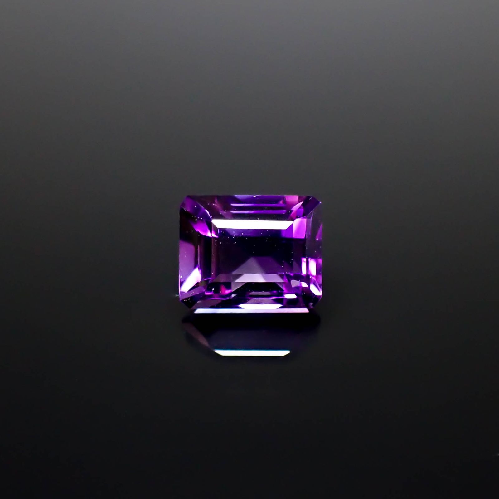 カラーシフトアメジスト ブラジル/ウルグアイ産 4.04ct [250530319]10.3x8.2mm前後