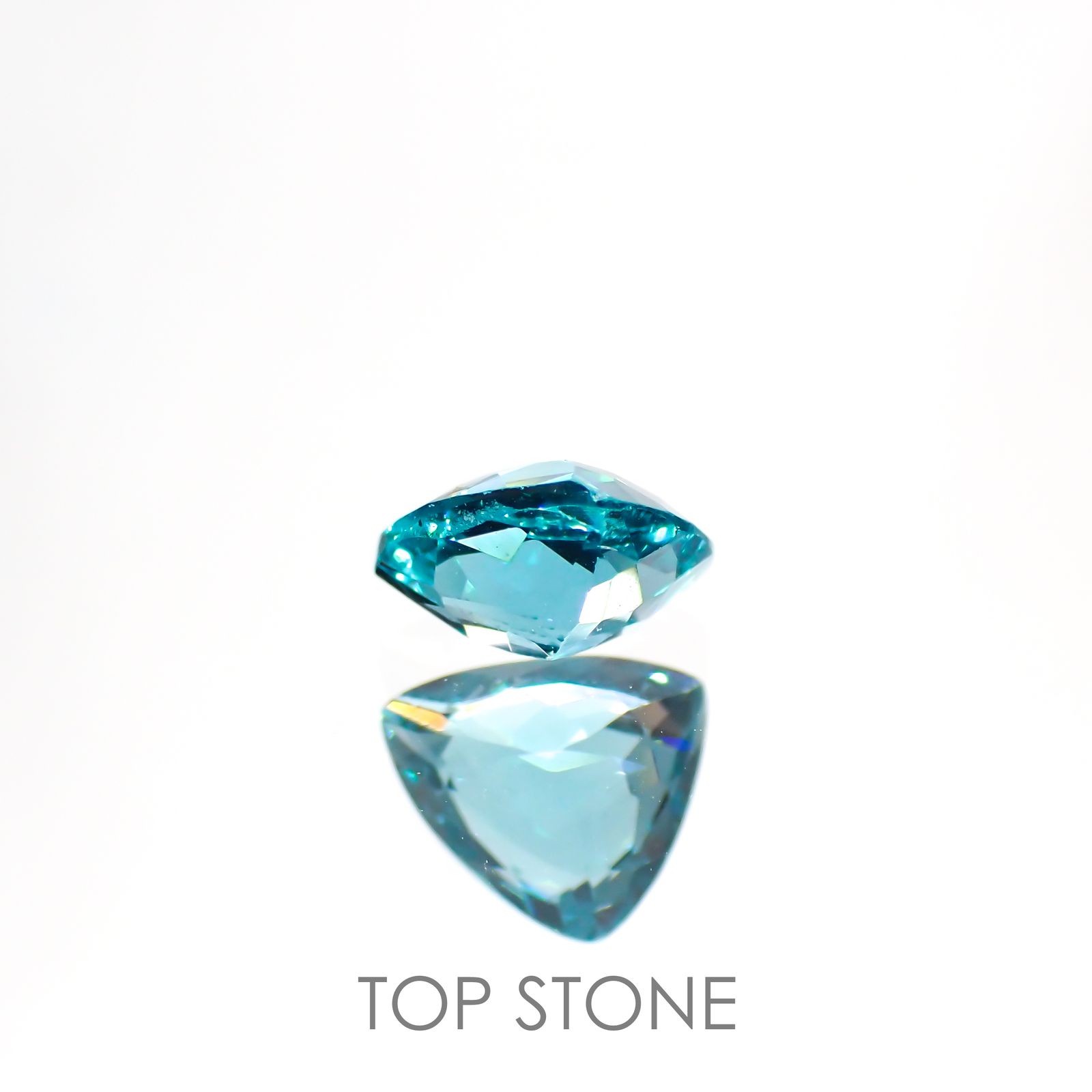 アパタイト(宝石名アパタイト) マダガスカル産 0.87ct 識別済[211013518]6.7×6mm前後