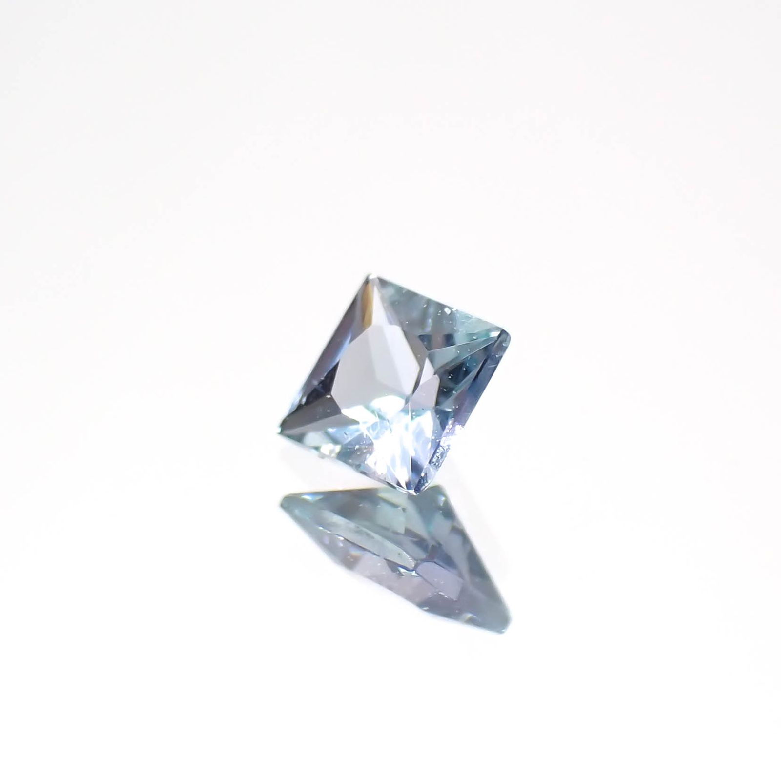 ◇プリンセスカット◇ブルーコーネルピン(宝石名コーネルピン)タンザニア産 0.12ct 識別済[230421860]2.8x2.8mm前後