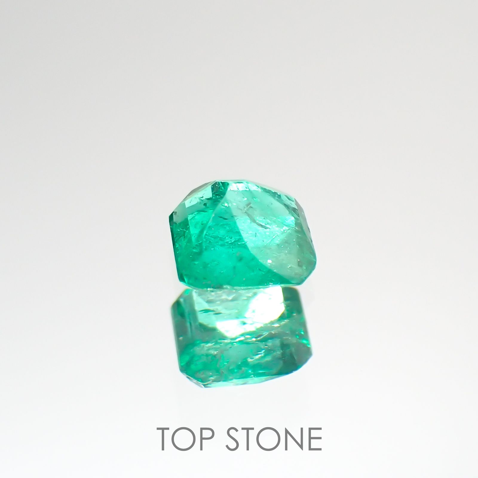エメラルド(宝石名エメラルド) コロンビア産 0.13ct 識別済[201812833]3×3mm前後