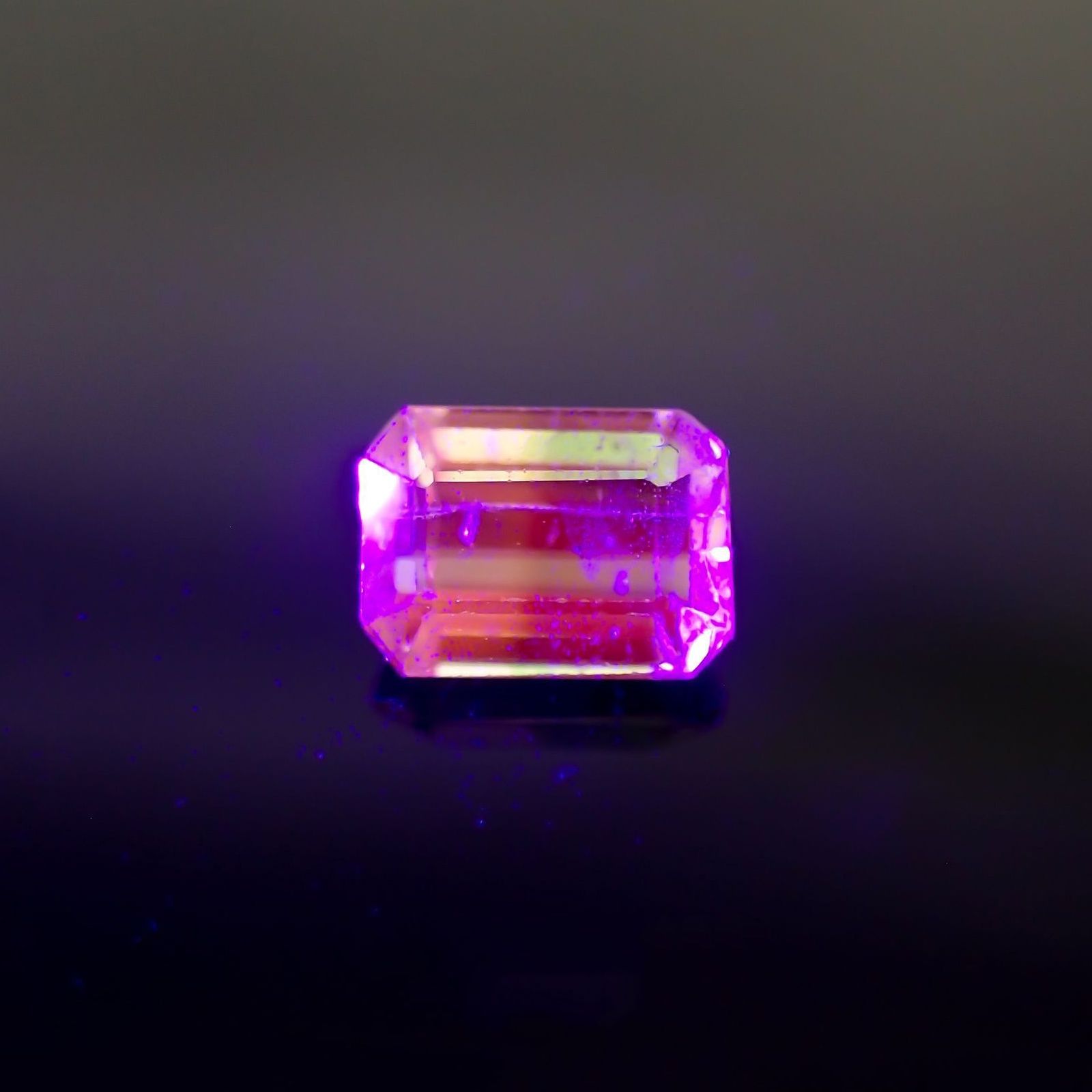 バイカラーツァボライト(宝石名グリーン グロッシュラー・ガーネット)タンザニア産 識別済 1.23ct / 6.8x5mm前後 [231124267]