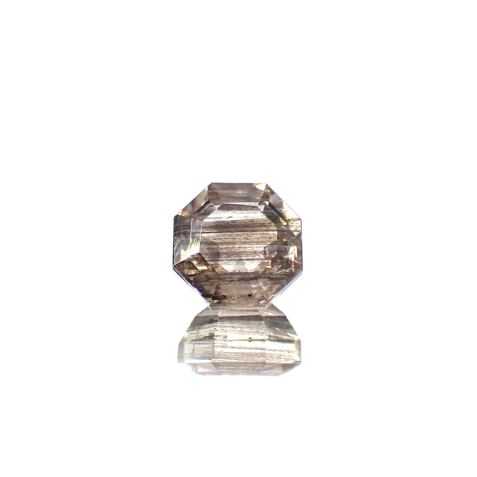 ◇オクタゴンカット◇レインボースキャポライト ブラジル産 1.68ct / 7x7mm前後 [250931041]