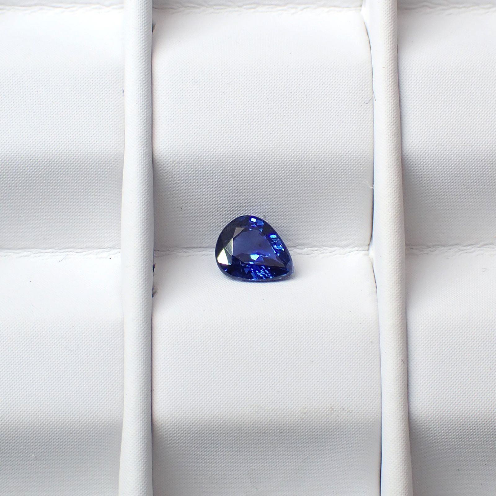 サファイア スリランカ/マダガスカル産 0.41ct / 5x4.1mm前後 [251031227]