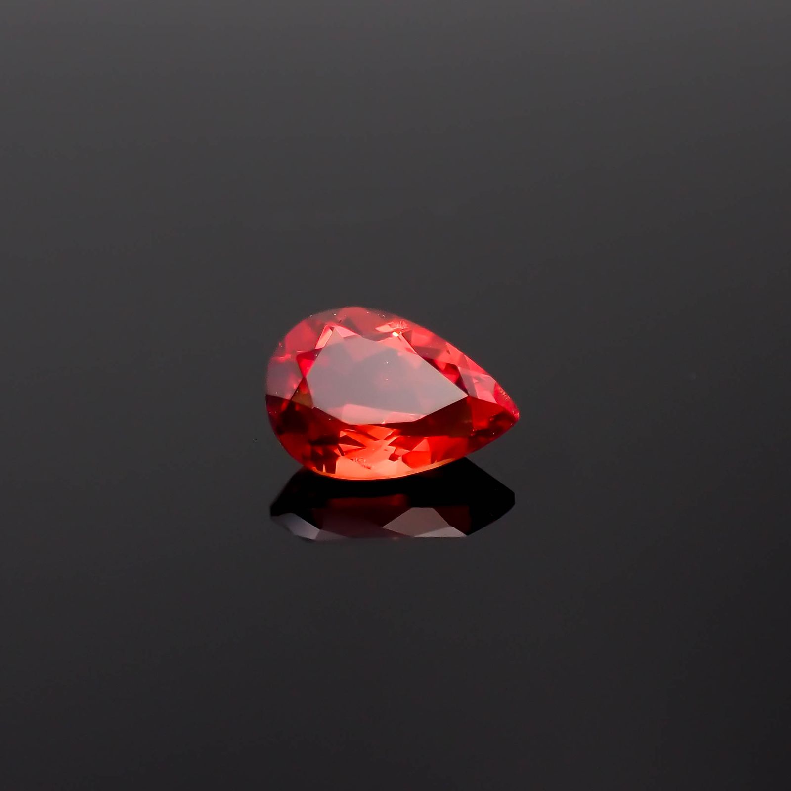 アンデシン(宝石名アンデシン/ラブラドライト)チベット産 0.62ct 識別済[240125609]6.8x4.7mm前後