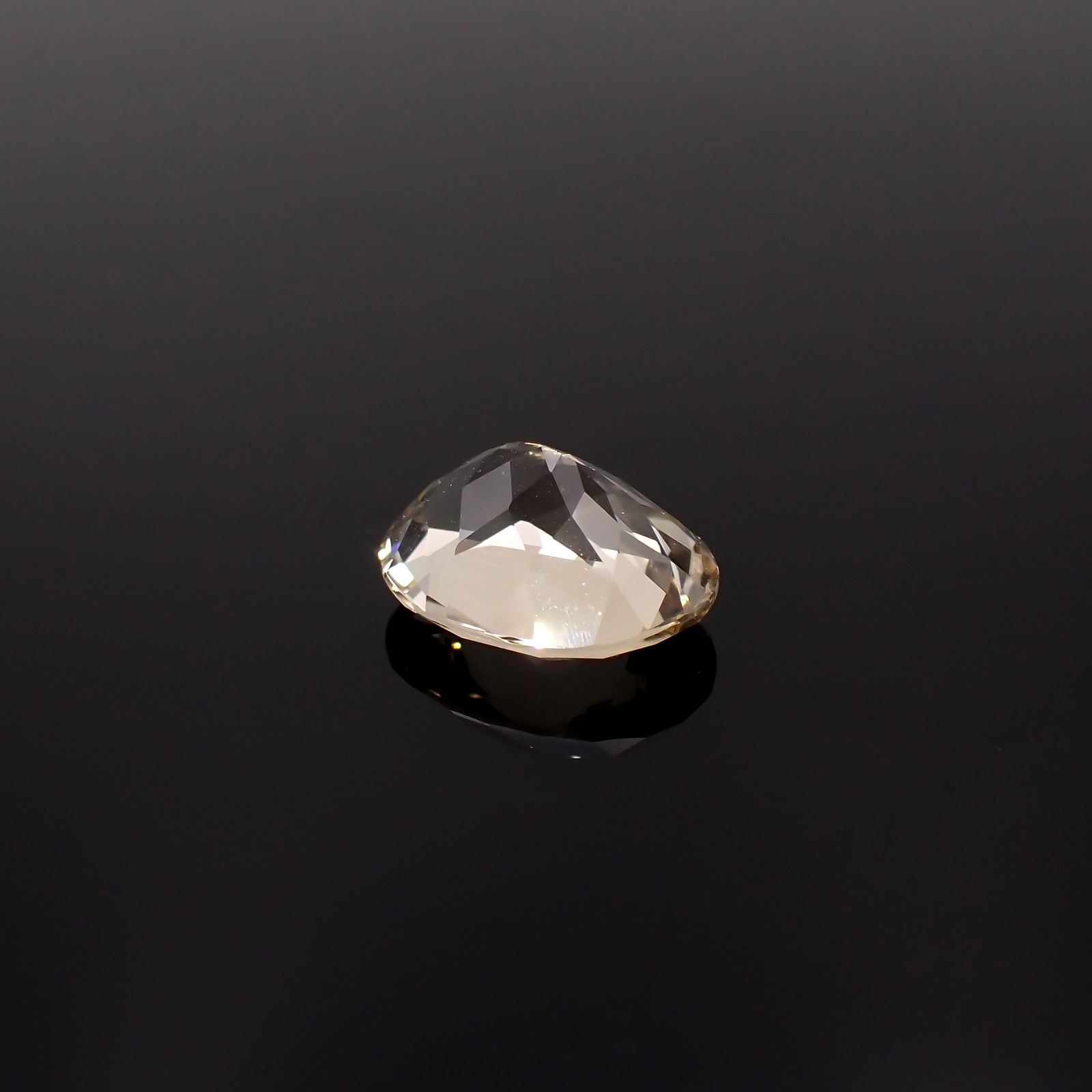 含バリウム・サニディン(宝石名サニディン)ドイツ産 2.62ct 識別済[231224978]10.6x8.6mm前後